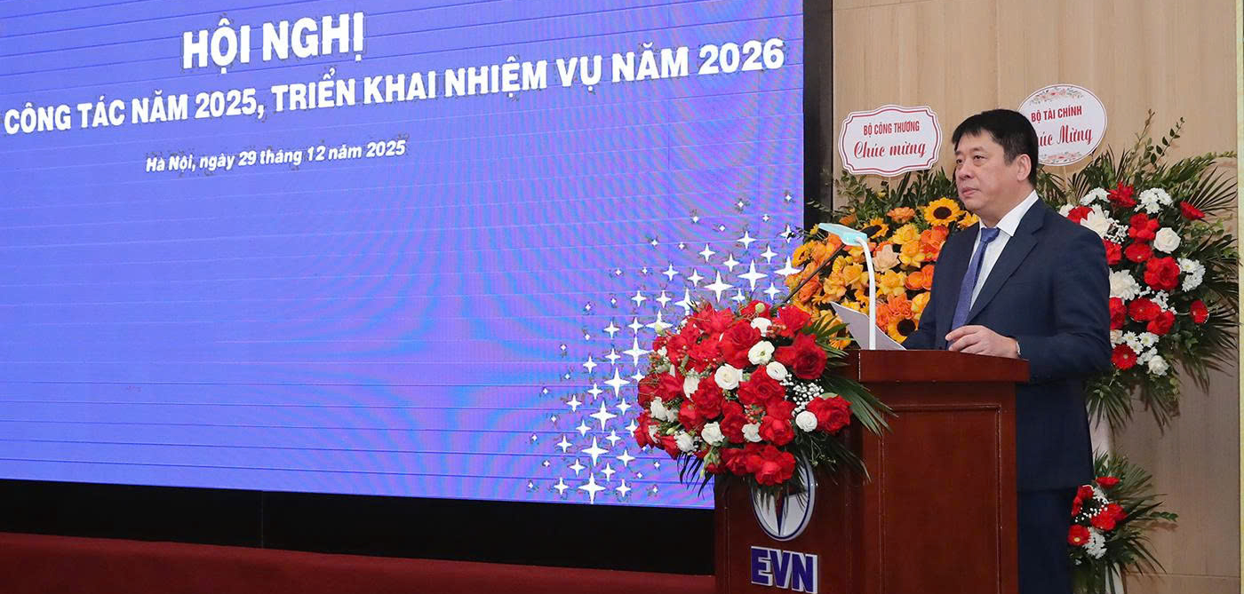 Quyền Bộ trưởng Lê Mạnh Hùng: Hệ thống điện còn bất cập, đối diện nhiều rủi ro cung ứng điện - Ảnh 1.