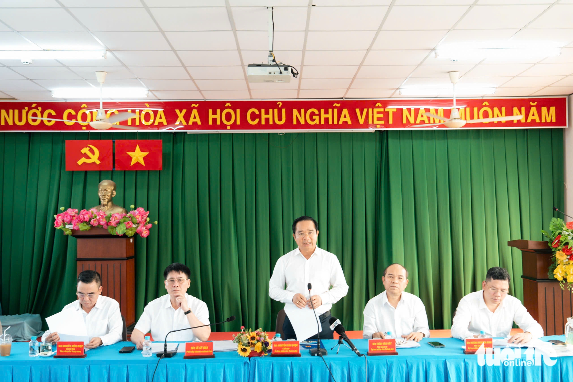 Chủ tịch UBND TP.HCM Nguyễn Văn Được tiếp người dân khu đô thị mới Thủ Thiêm - Ảnh 1.