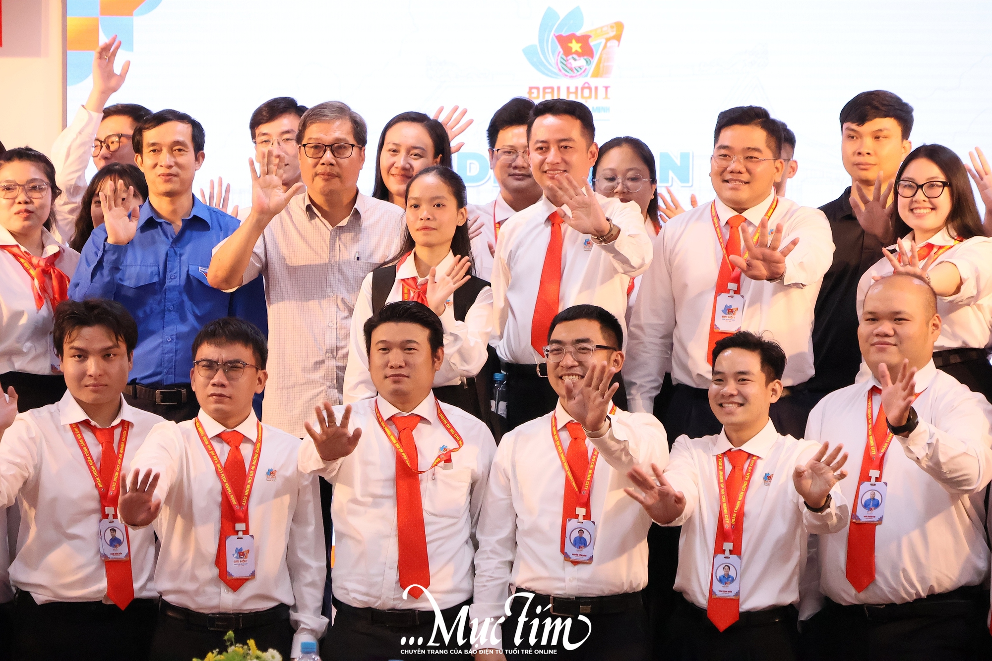 Đại hội Đoàn TP.HCM: Đại biểu đi metro, thảo luận về chuyển đổi xanh, AI - Ảnh 1.