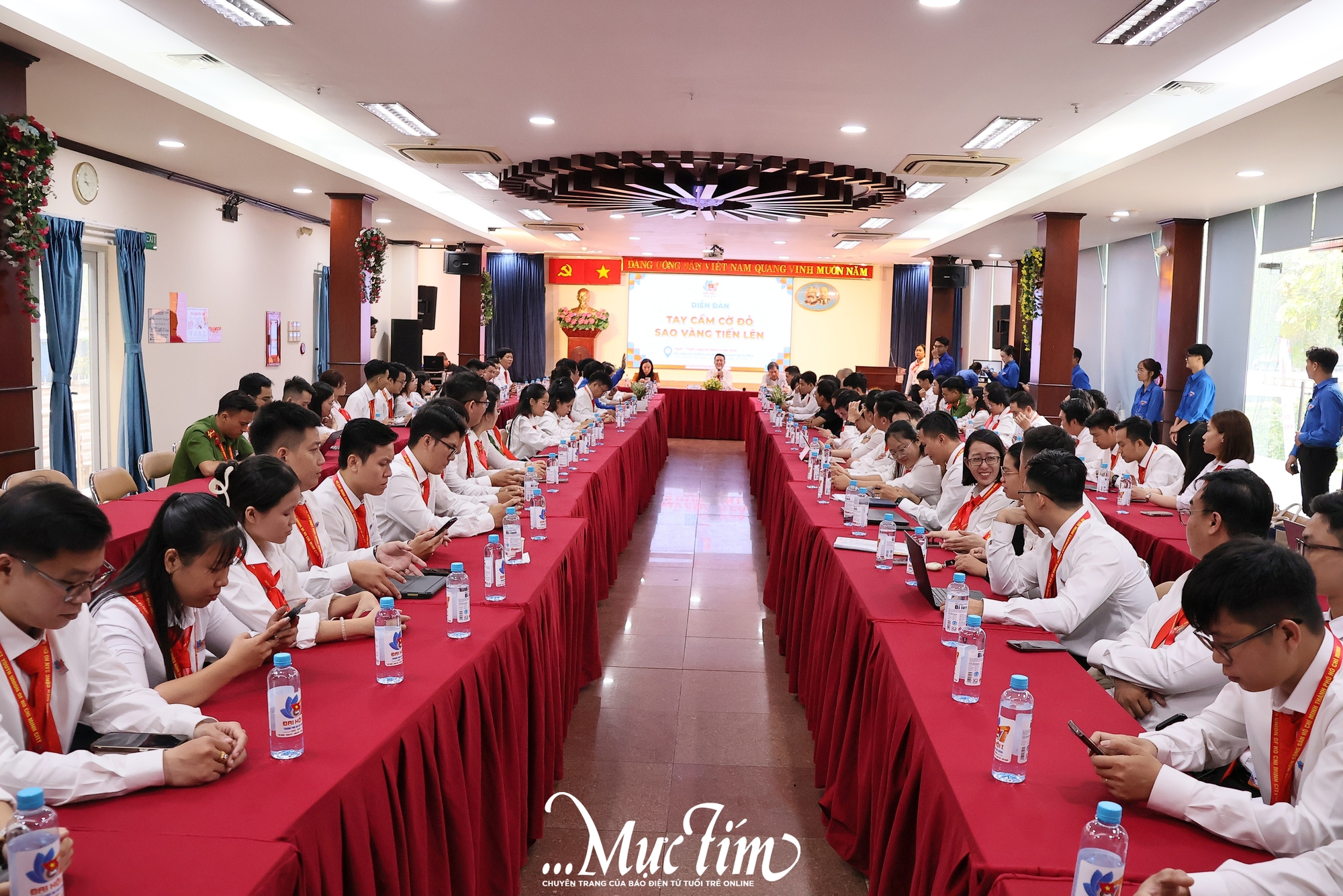 Đại hội Đoàn TP.HCM: Đại biểu đi metro, thảo luận về chuyển đổi xanh, AI - Ảnh 6.