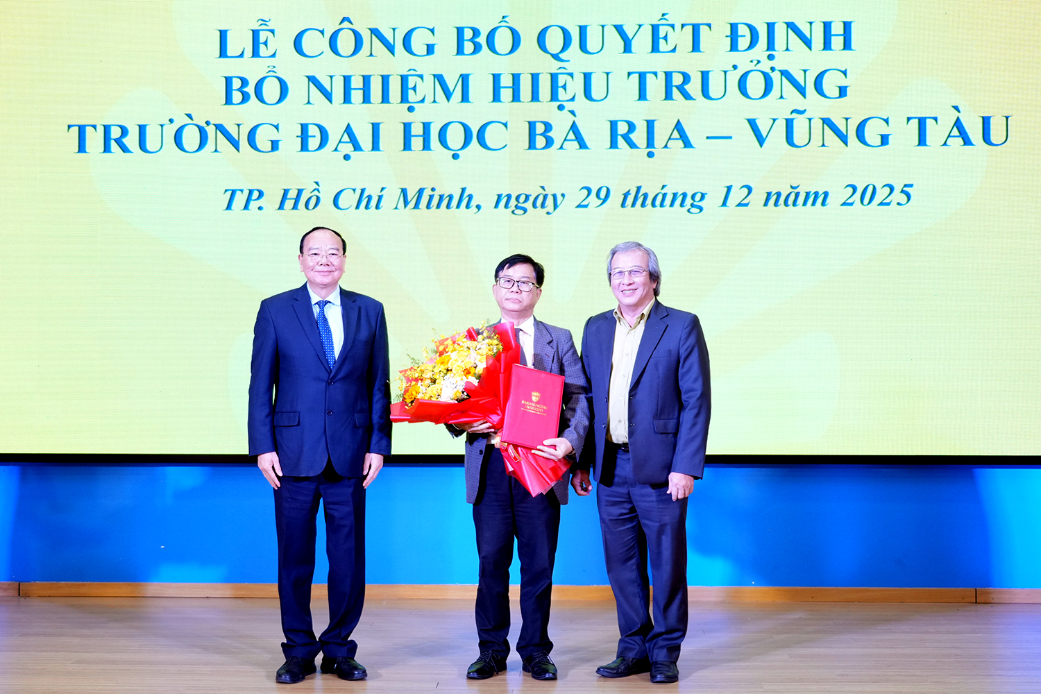 PGS.TS Nguyễn Bá Hoàng làm Hiệu trưởng Trường đại học Bà Rịa - Vũng Tàu - Ảnh 1.