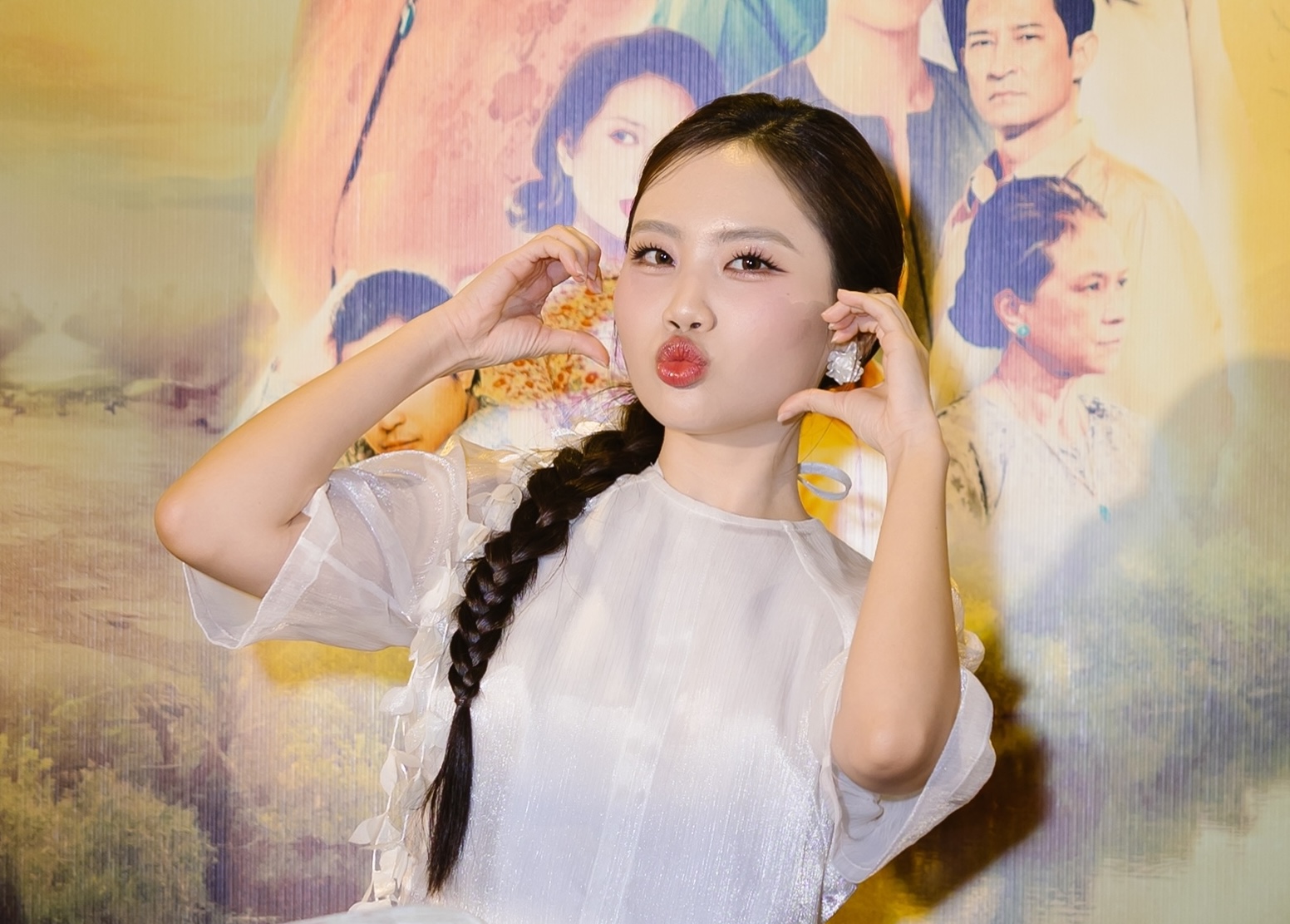 Trấn Thành, Trường Giang ủng hộ Thu Trang ra phim đầu năm - Ảnh 4. Thu Trang - Ảnh 4.