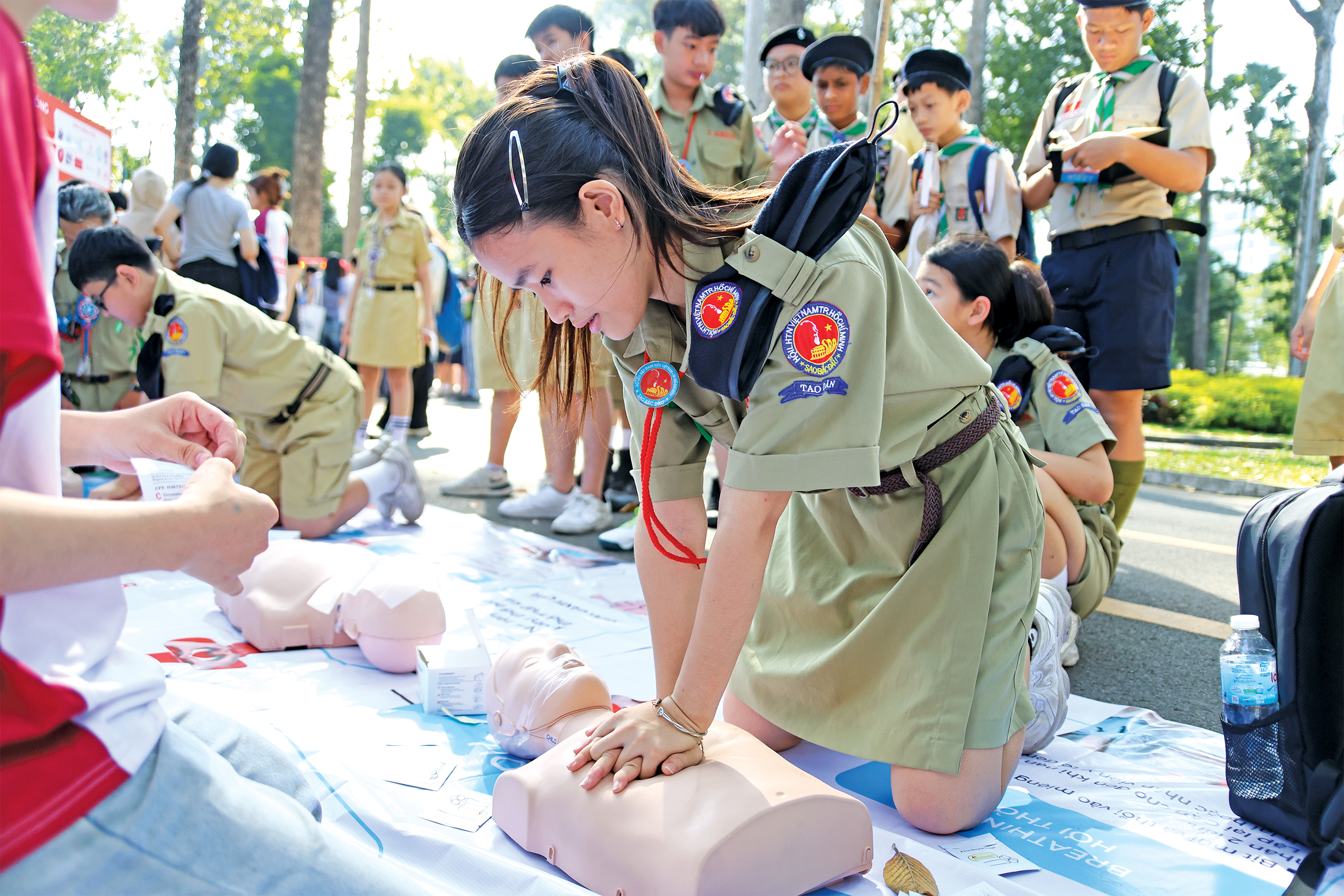 Nếu có người bị thương, tụi mình phải làm gì trước tiên? - Ảnh 1.