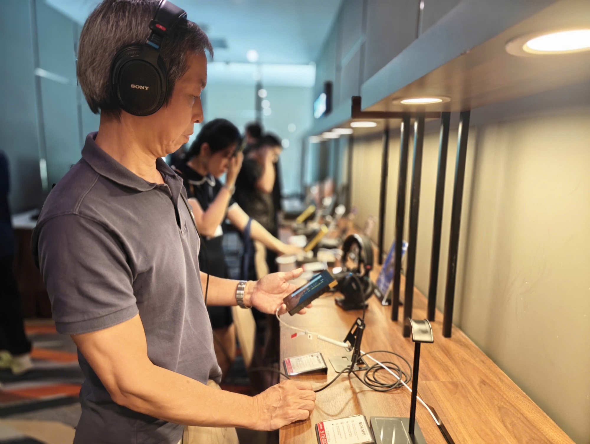 Khi người Việt sẵn sàng chi đậm cho smartphone: Một cuộc chơi lifestyle mới? - Ảnh 1.