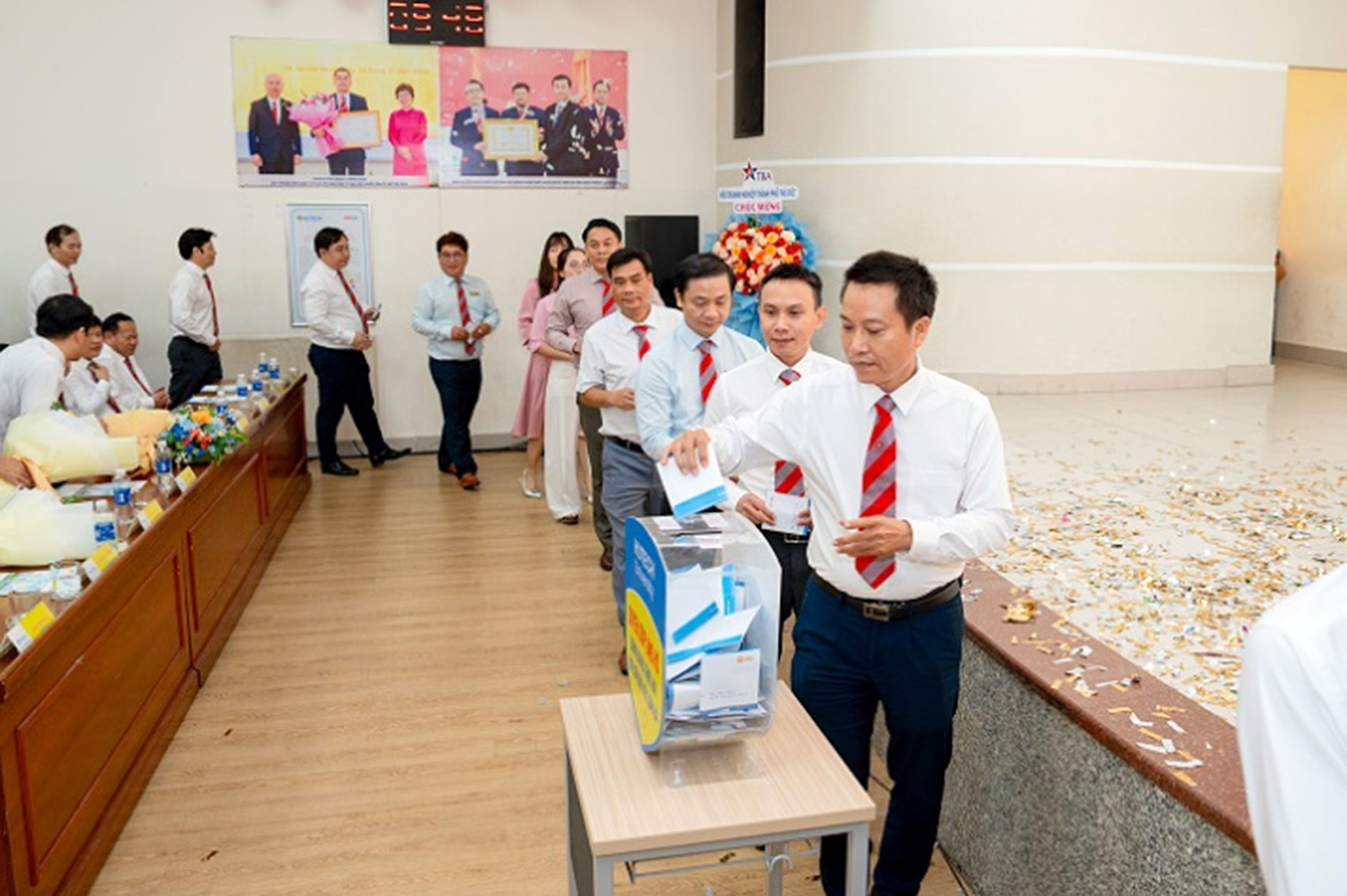 Nghĩa đồng bào - Kỳ cuối: Những đứa con vùng lũ được sẻ chia yêu thương - Ảnh 2. vùng lũ - Ảnh 2.