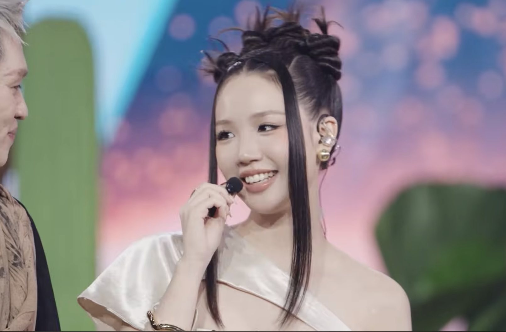 Bray đưa loạt khách mời đặc biệt đến chung kết Anh trai say hi