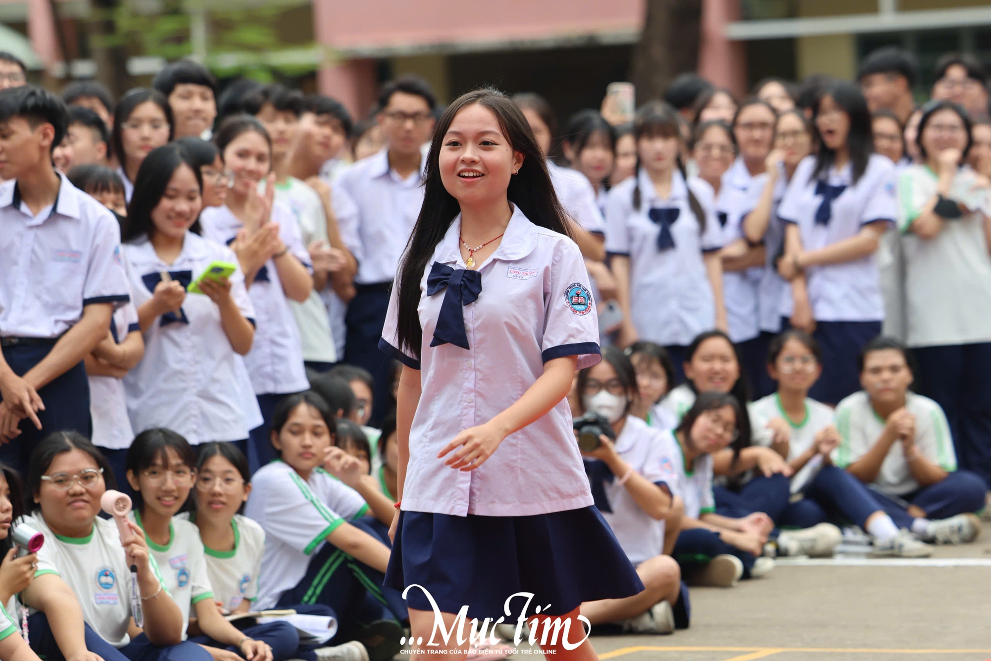 'Xé túi mù' những giờ ra chơi không điện thoại thú vị của teen Trường THPT Long Trường - Ảnh 7.