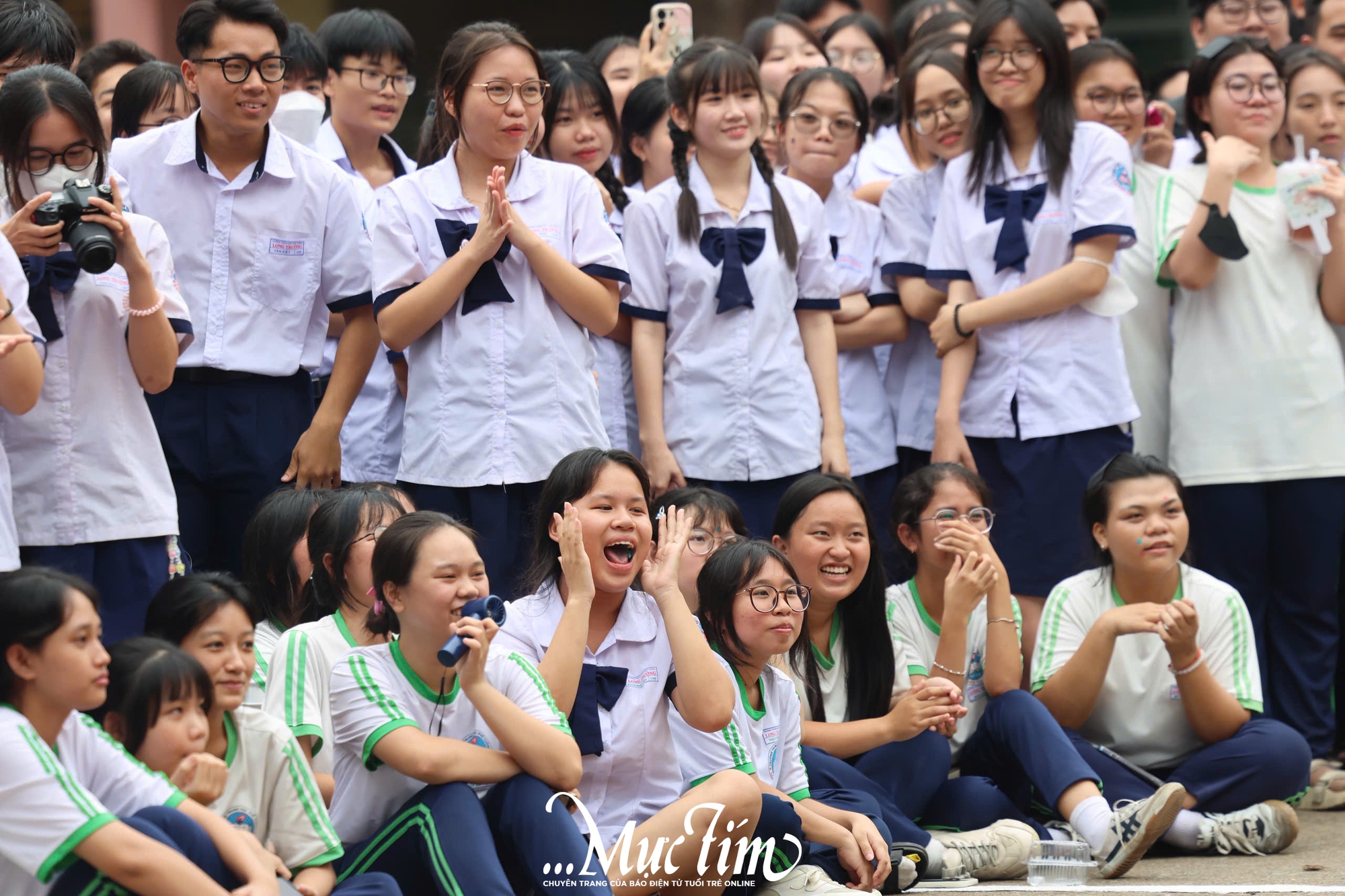 'Xé túi mù' những giờ ra chơi không điện thoại thú vị của teen Trường THPT Long Trường - Ảnh 9.