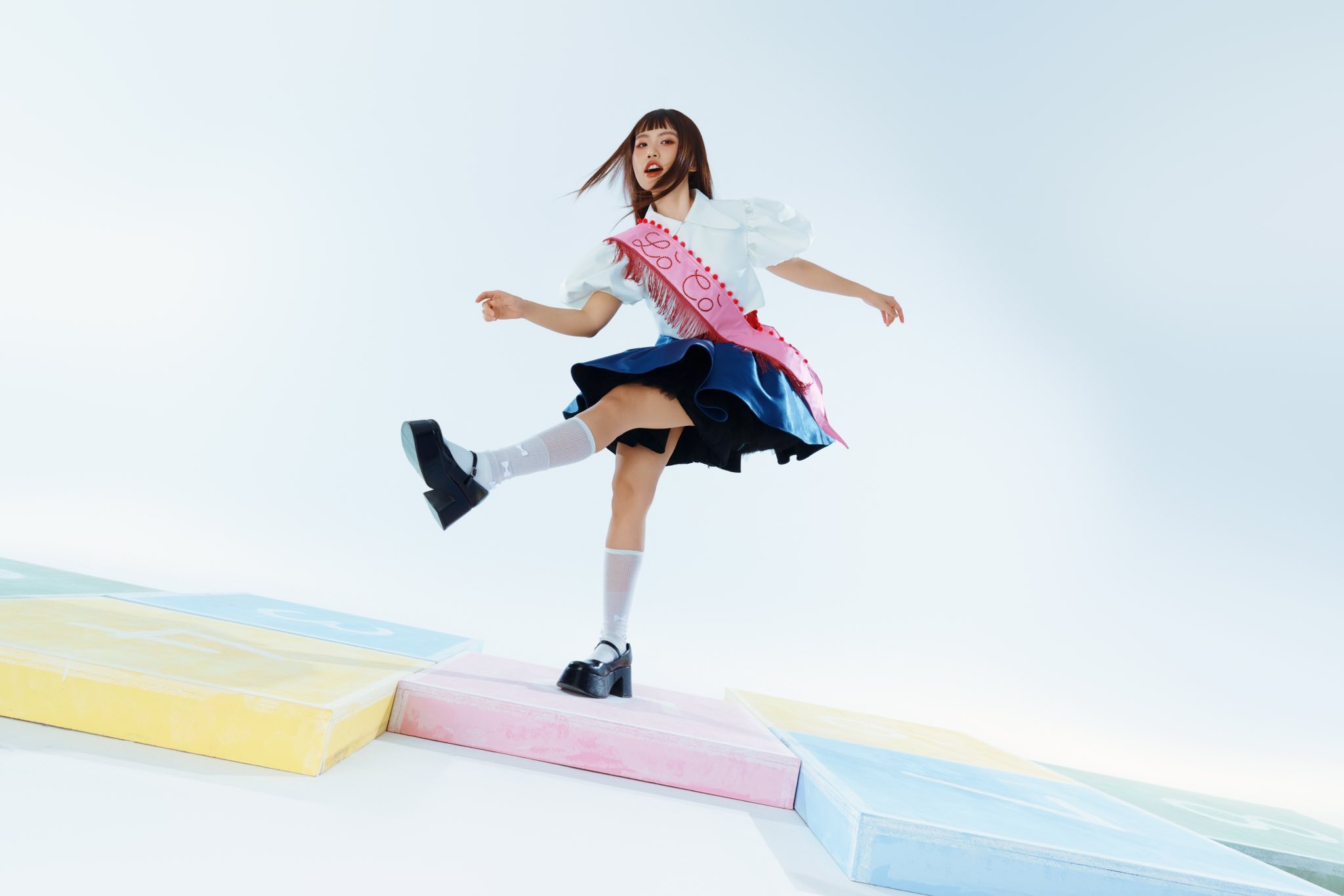 Phương Mỹ Chi tất bật chạy sô cuối năm, vẫn biết ơn khán giả với Lò cò Fanmeeting - Ảnh 1.