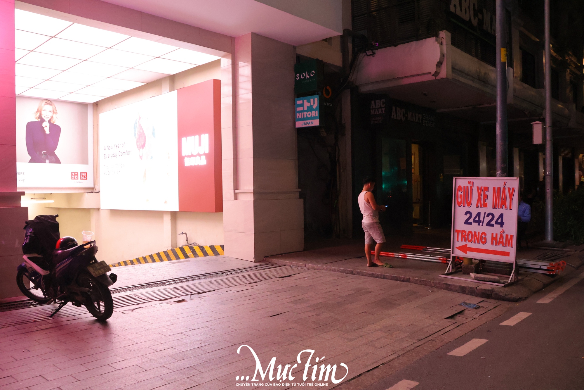 Tổng hợp các điểm gửi xe khi đi countdown chào năm mới 2026 tại TP.HCM - Ảnh 3.