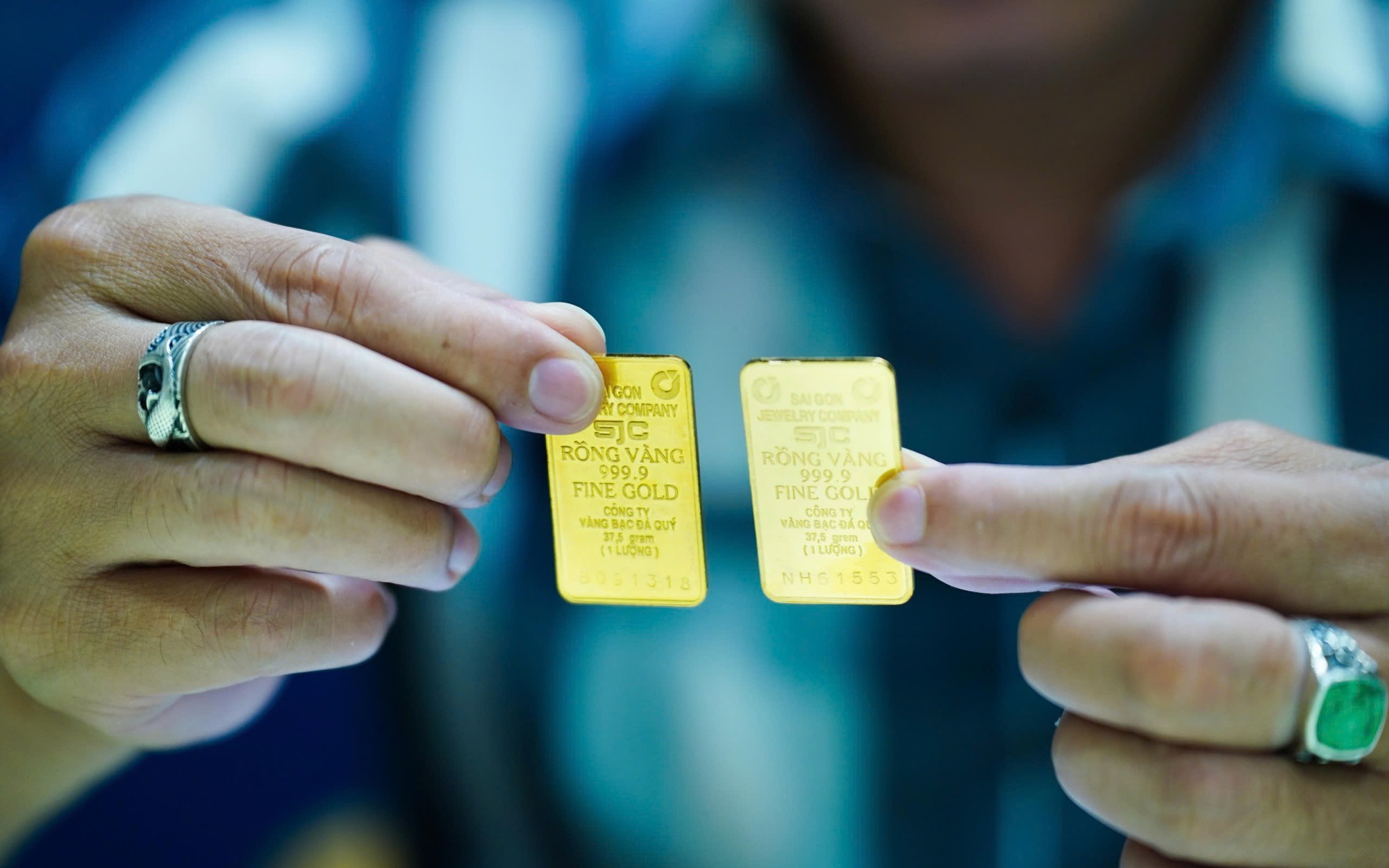 Vietnam to confiscate gold bullion traded at unlicensed shops
- Ảnh 1.