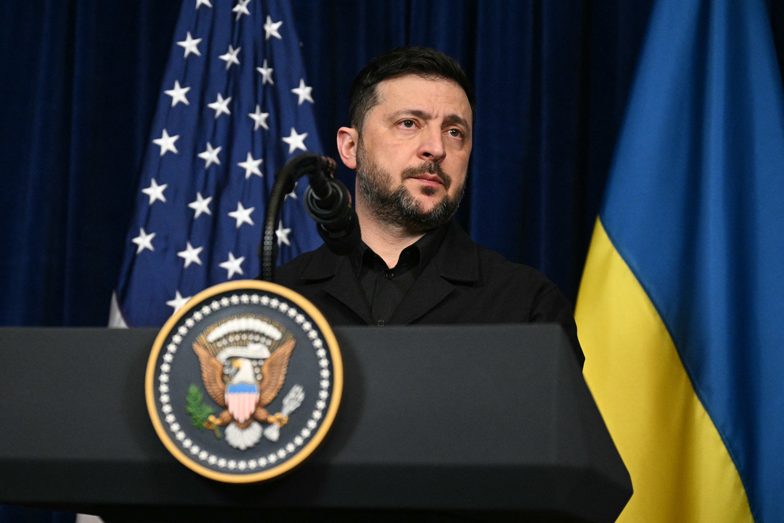 Ông Zelensky - Ảnh 1.