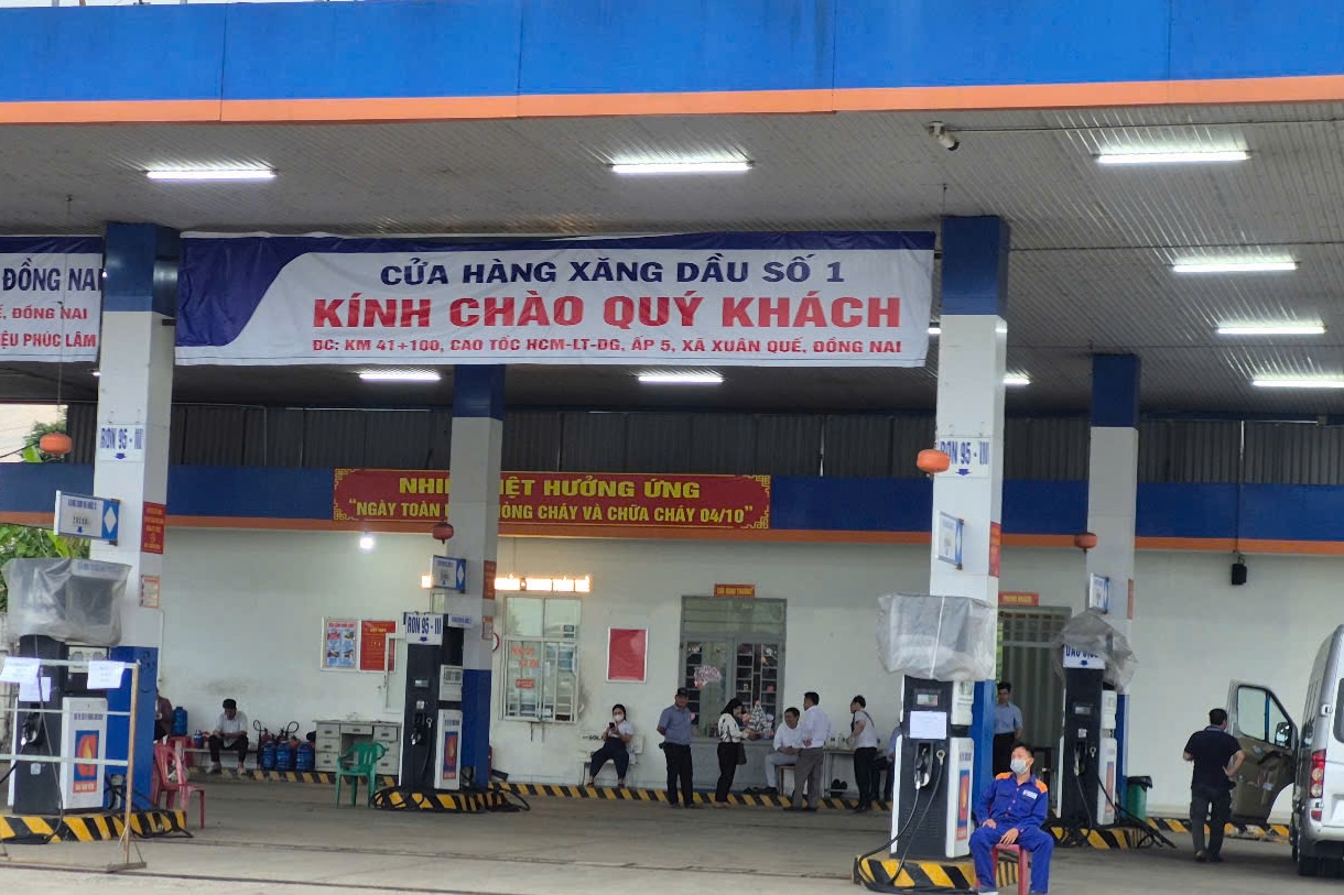 Kiểm tra công tác an toàn giao thông tại cửa hàng xăng dầu Châu Thành - Ảnh 1.
