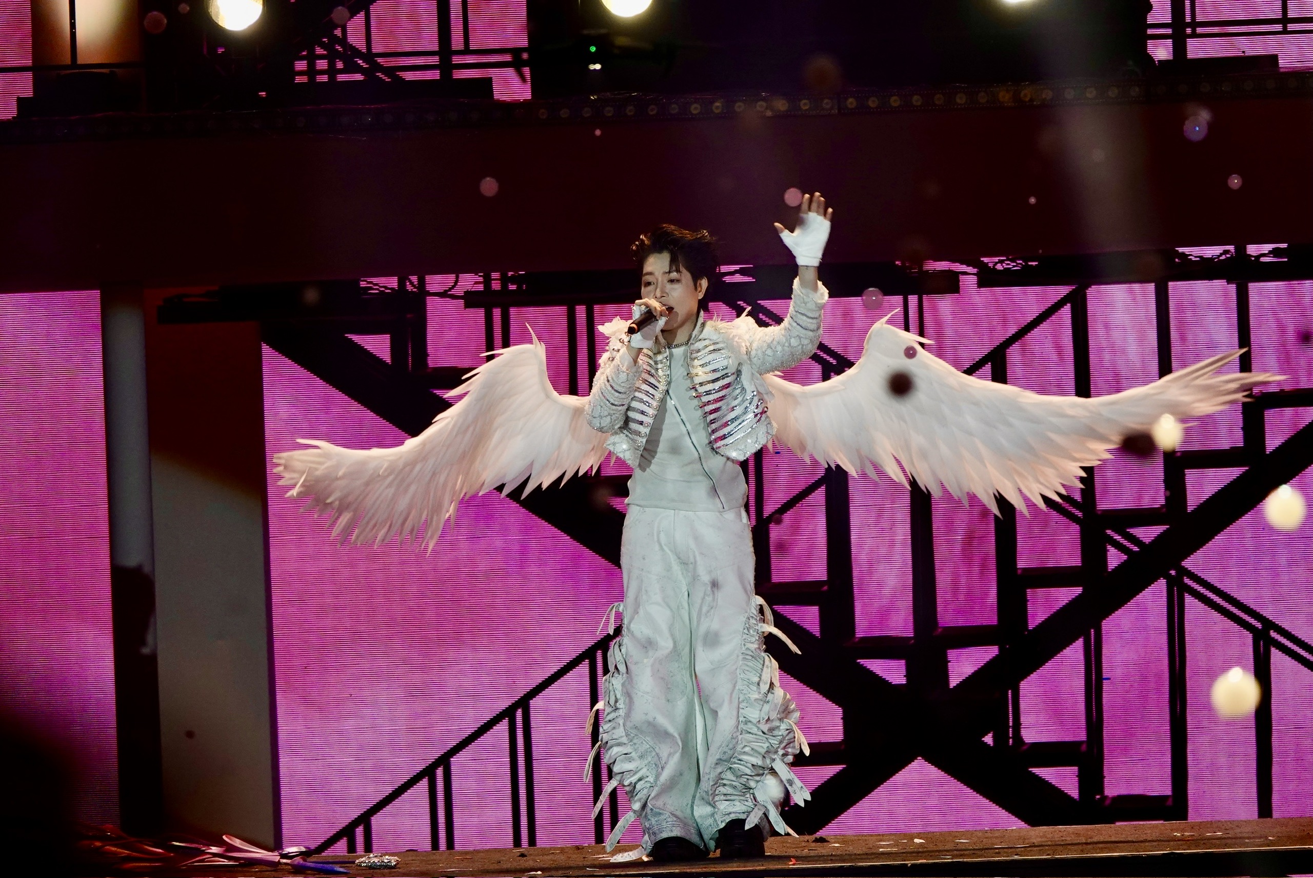 Hàng ngàn khán giả ‘quẩy’ xuyên đêm, đón năm mới tại HOZO City Tết Fest 2025 - Ảnh 8.