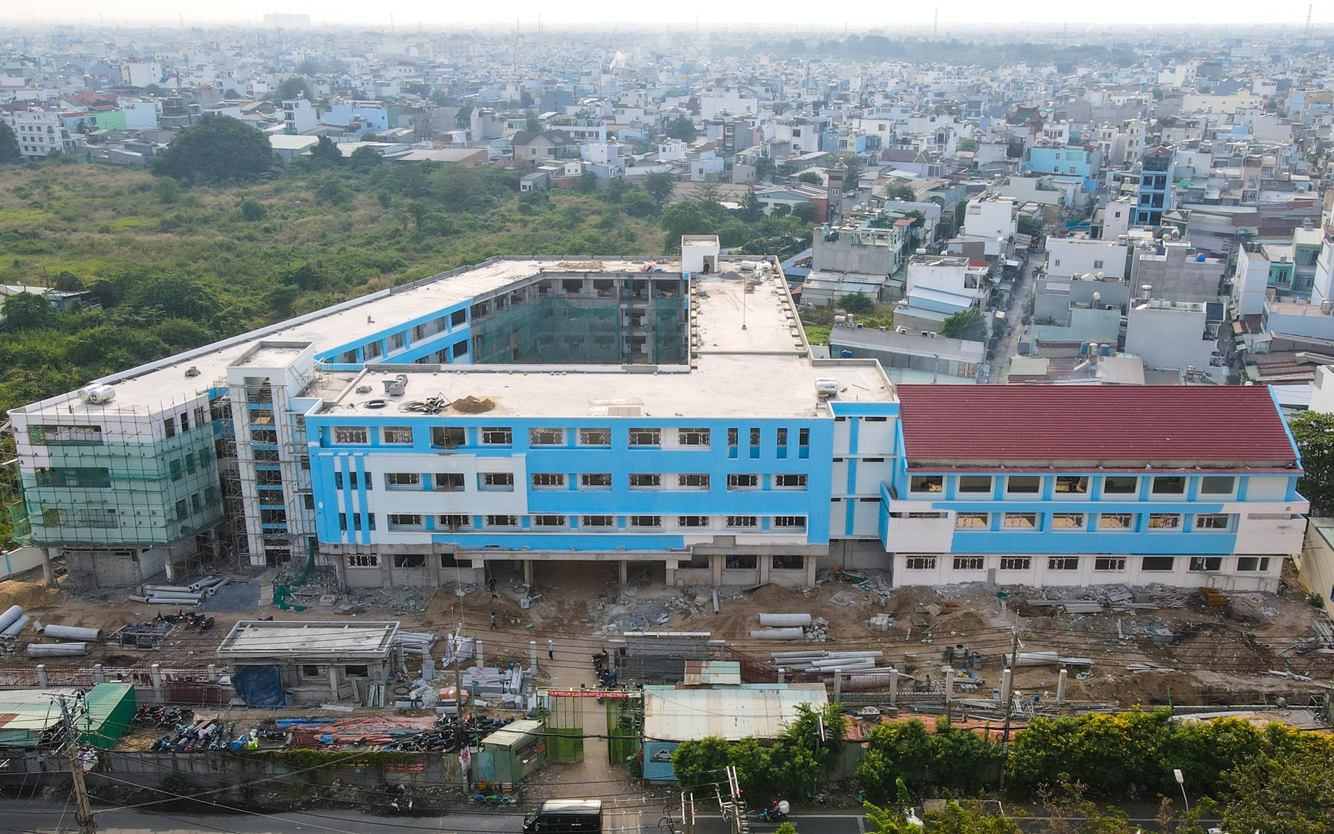 Ho Chi Minh City completes 1st school on former cemetery site - Ảnh 2.