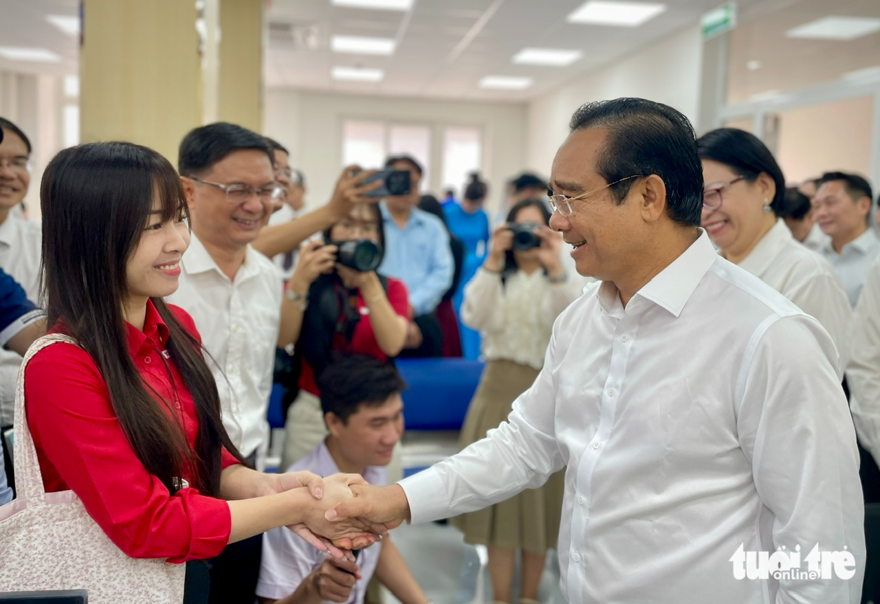 Chính thức ra mắt Trung tâm Phục vụ hành chính công TP.HCM, tiếp nhận cùng lúc 500 - 700 người - Ảnh 2.
