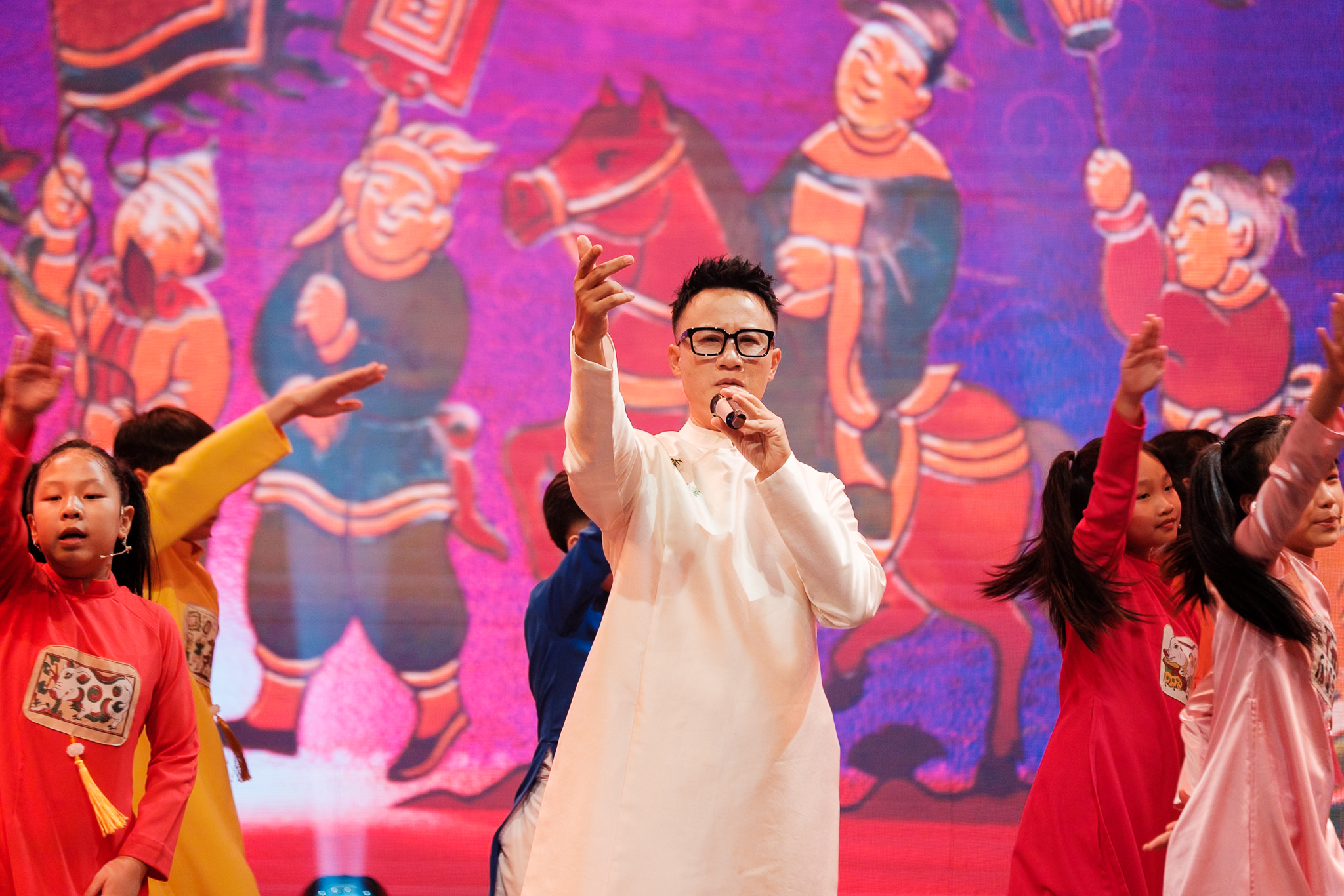 Nguyễn Văn Chung, Hòa Minzy, Võ Hạ Trâm, phim Mưa đỏ, MV Made in Vietnam được HTV vinh danh - Ảnh 5. Hòa Minzy - Ảnh 5.