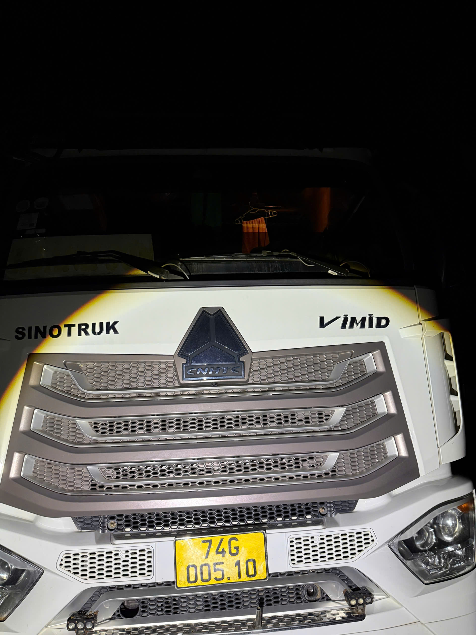 CSGT Huế phát hiện tài xế dương tính với ma túy khi đang lái xe đầu kéo - Ảnh 1.