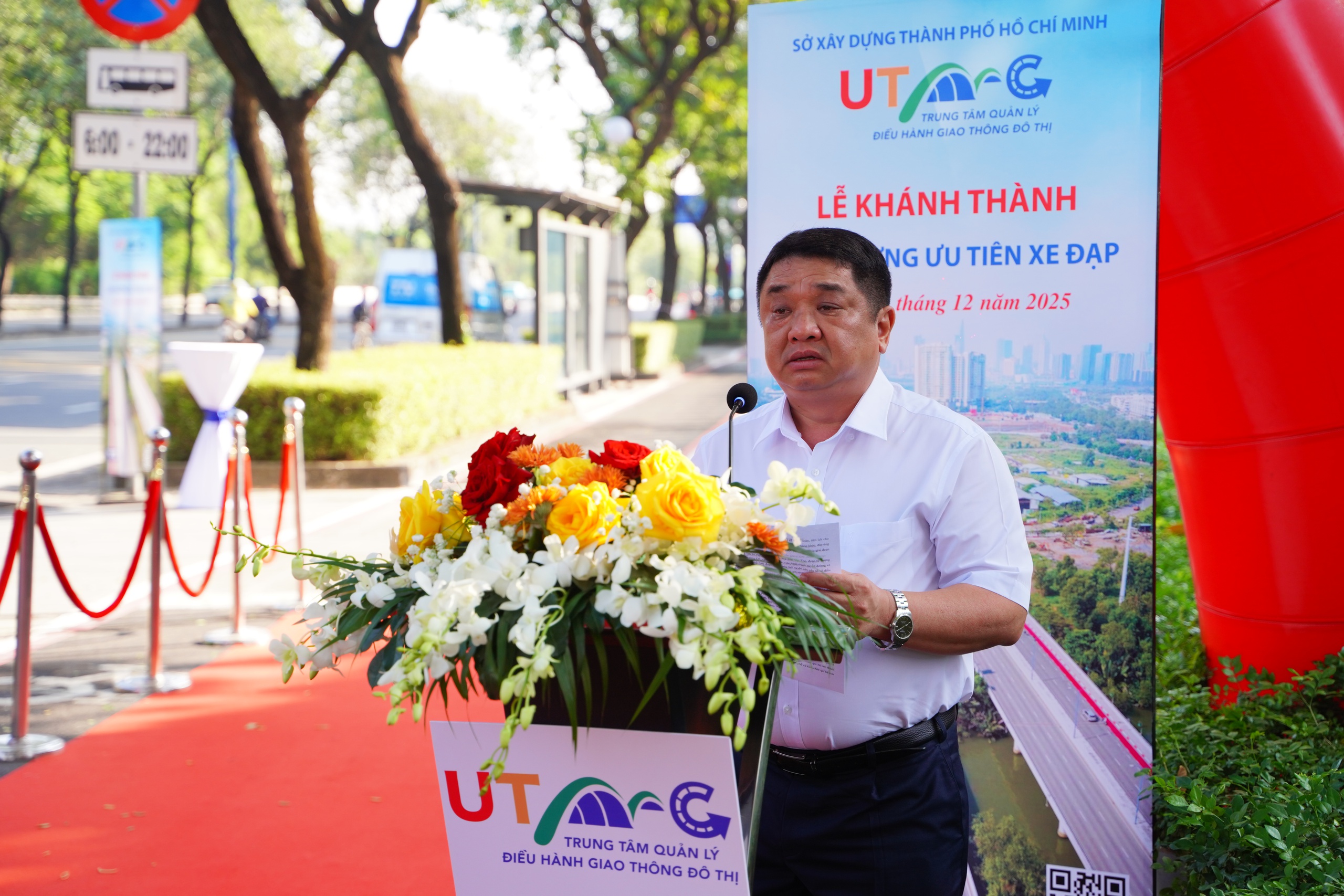 Khánh thành làn đường ưu tiên xe đạp trên đường Mai Chí Thọ sau hơn 2 tháng thi công - Ảnh 1.