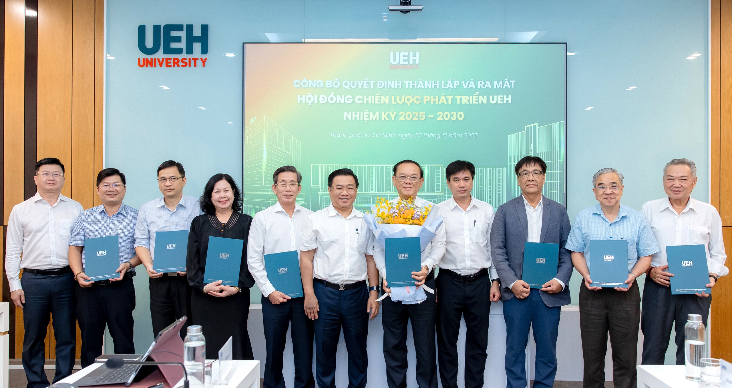 Đại học Kinh tế TP.HCM lập Hội đồng chiến lược, thay vai Hội đồng đại học - Ảnh 1.