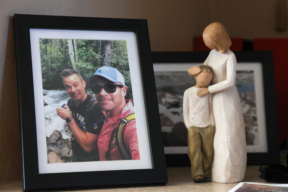 ‘If you aren’t lying, you aren’t flying.’ Airline pilots hide mental health struggles - Ảnh 3.