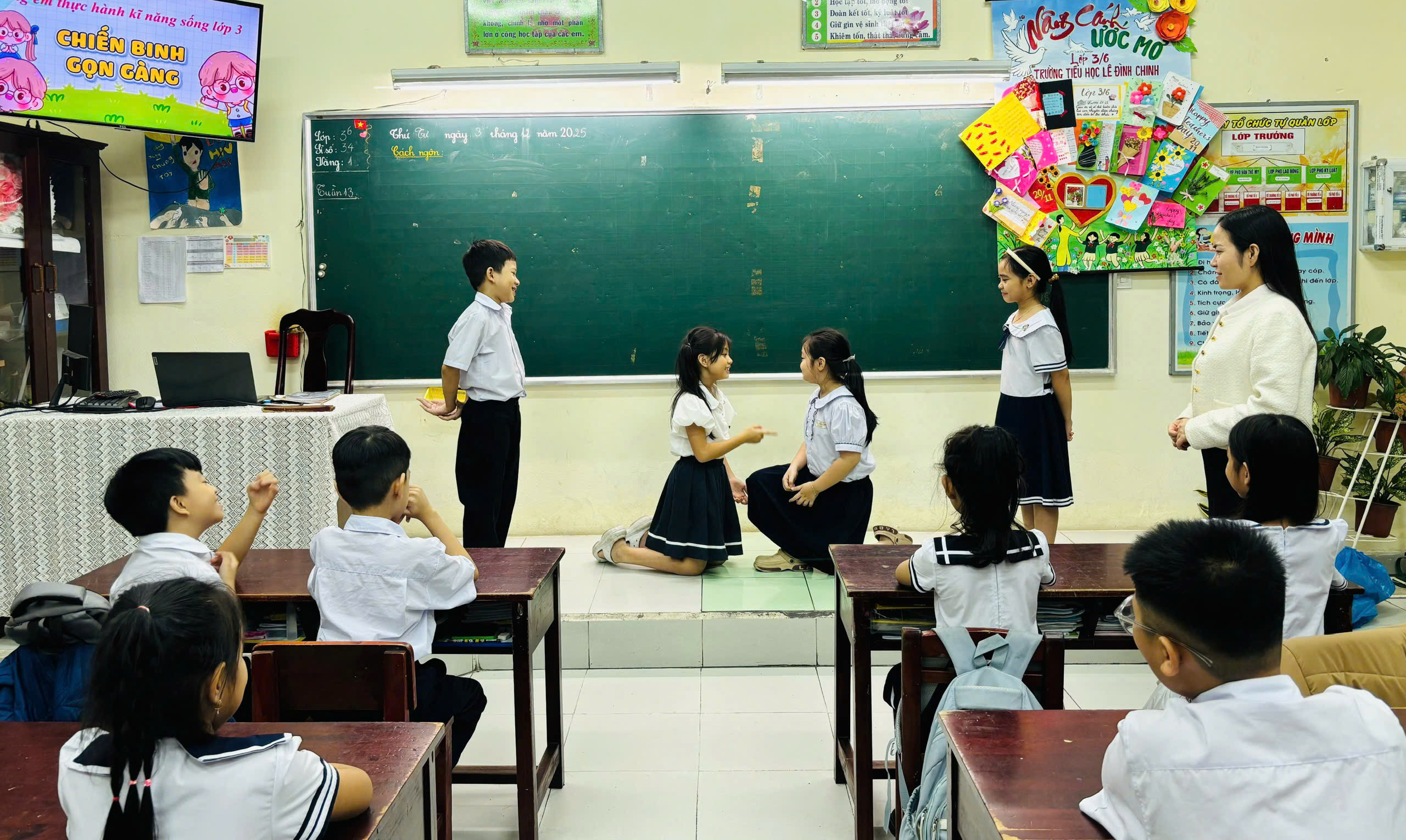 Trường ở Đà Nẵng thu 15.000 đồng/giờ đón con trễ: Giảm kẹt xe, tiện cho phụ huynh - Ảnh 1.