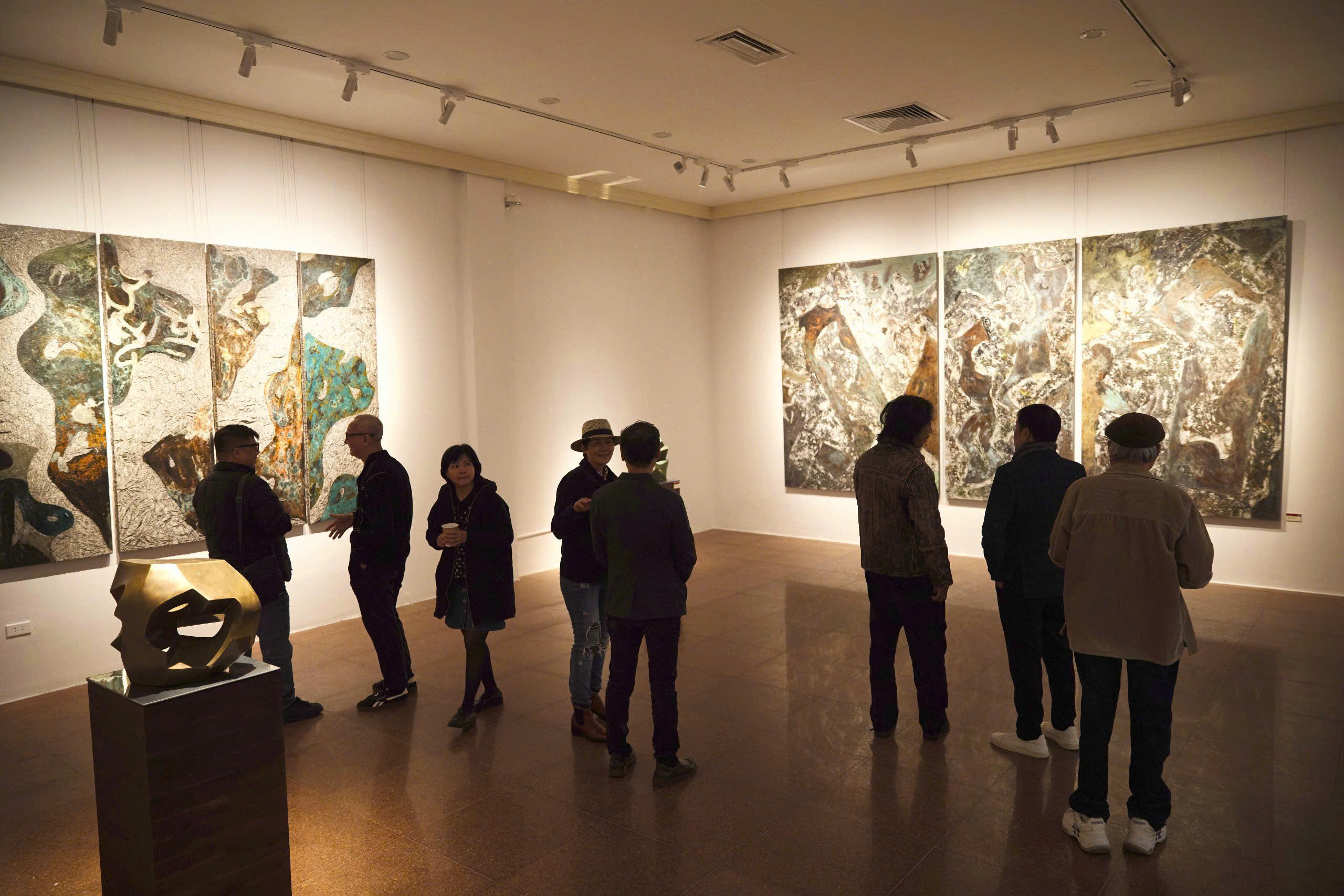 Lạ lẫm những bức tranh ‘vẽ’ bằng thép, tôn, lưới thép của Đinh Phong - Ảnh 1. Đinh Phong - Ảnh 1.