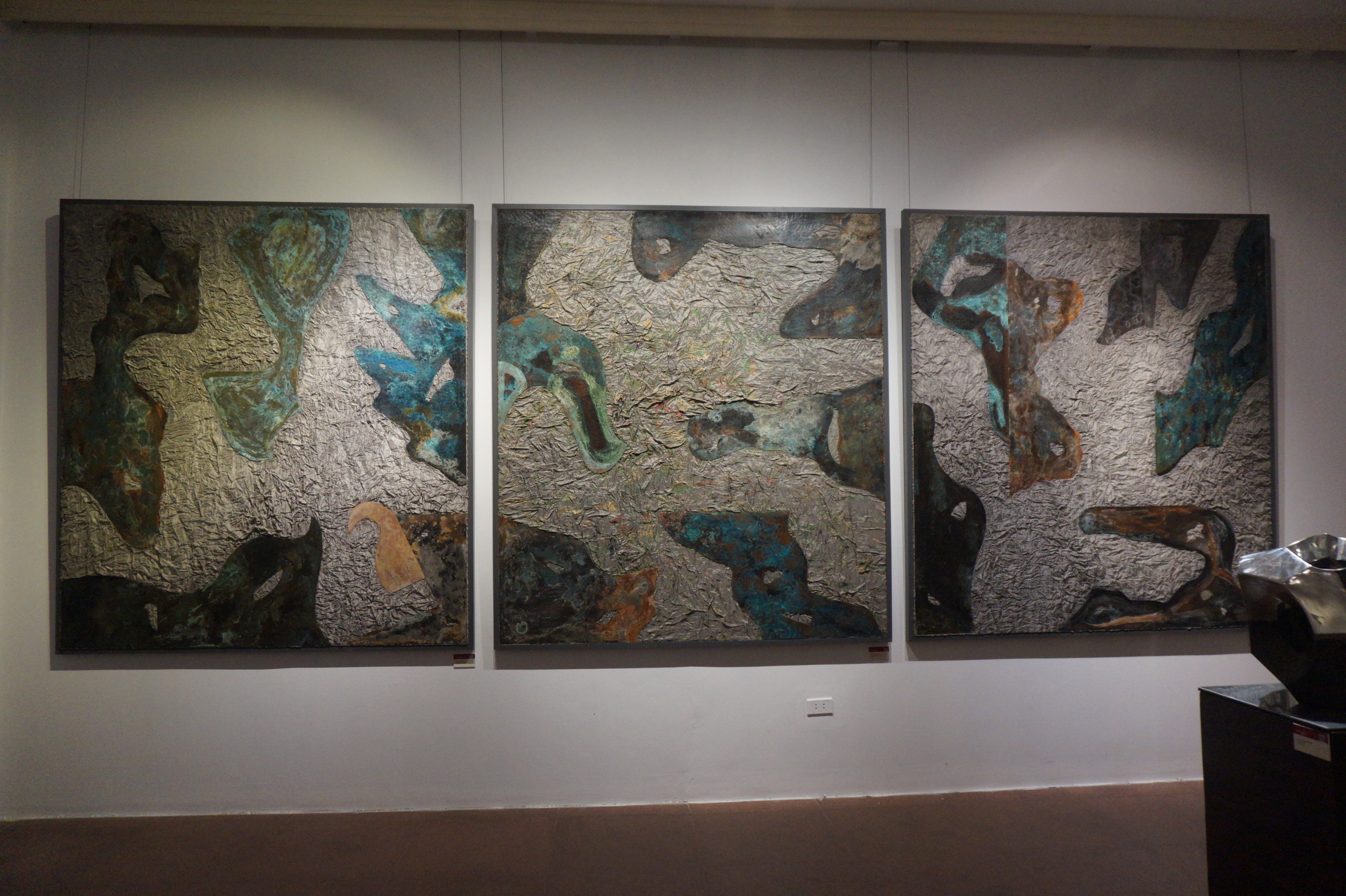 Lạ lẫm những bức tranh ‘vẽ’ bằng thép, tôn, lưới thép của Đinh Phong - Ảnh 3. Đinh Phong - Ảnh 3.