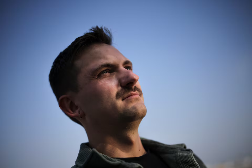 ‘If you aren’t lying, you aren’t flying.’ Airline pilots hide mental health struggles - Ảnh 8.