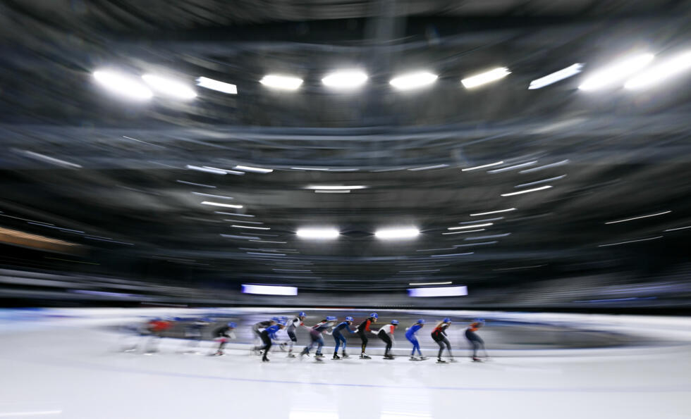 Milan-Cortina organisers rush to ready venues as Olympic flame arrives in Italy- Ảnh 2.