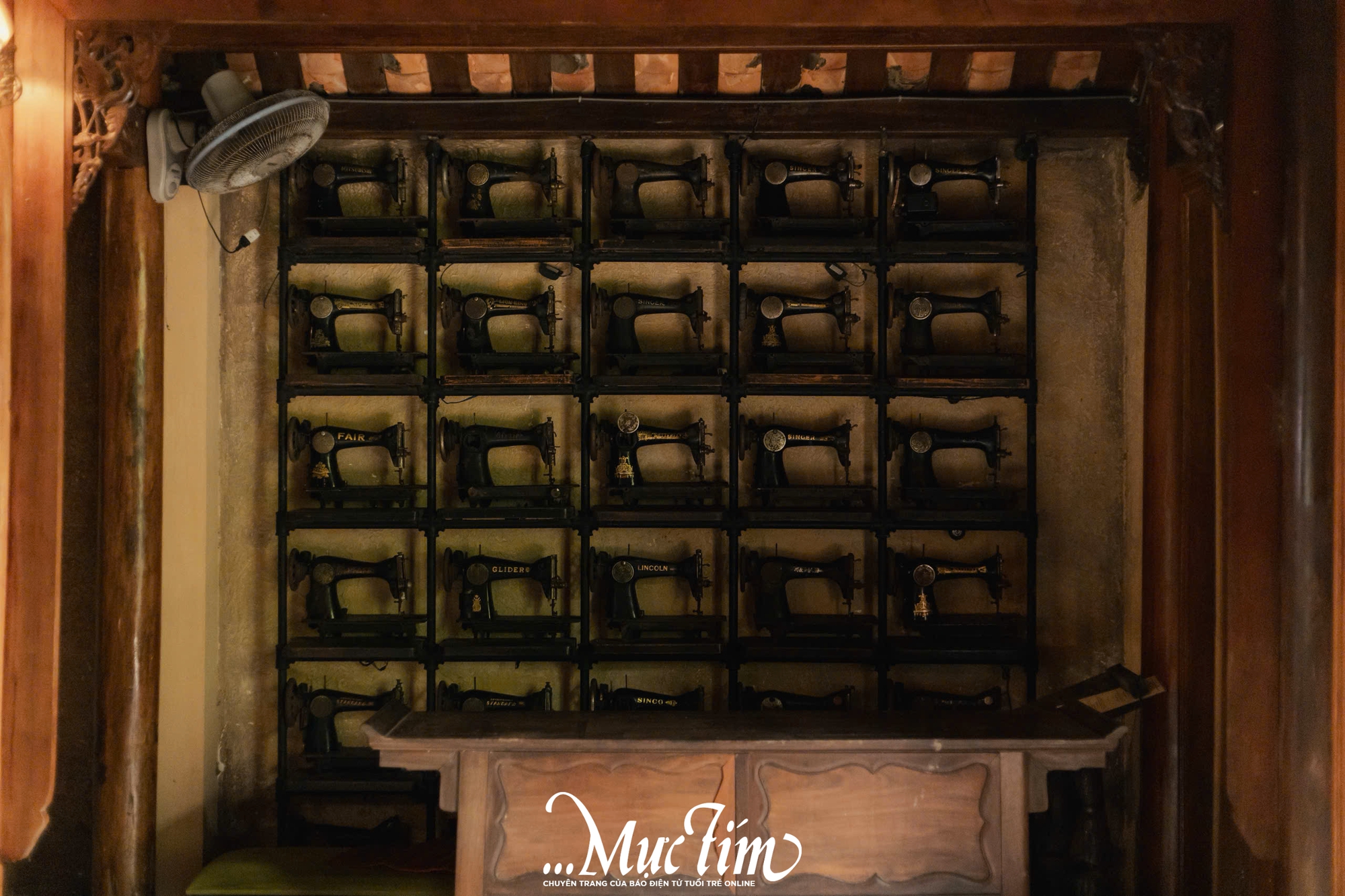 Giới trẻ rủ nhau chụp ảnh Tết sớm tại Bảo tàng Áo dài TP.HCM - Ảnh 14.