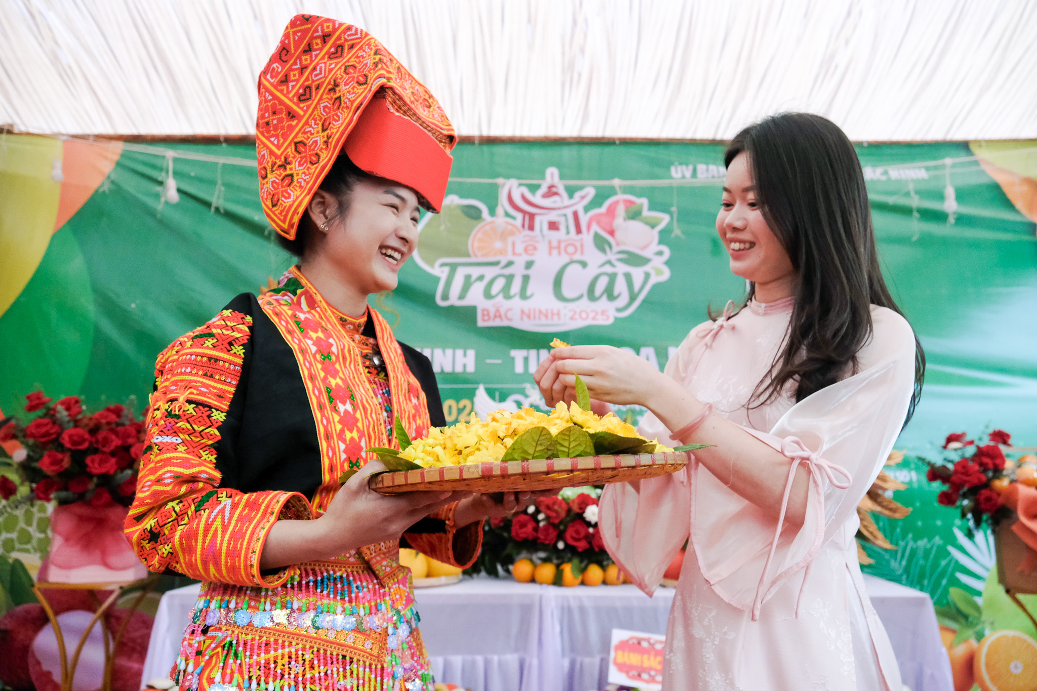 Lễ hội Trái cây Bắc Ninh thắng lớn, thu hơn 630 triệu ủng hộ miền Trung - Tây Nguyên - Ảnh 1. Lễ hội Trái cây Bắc Ninh khai mạc, góp hơn 630 triệu ủng hộ dân vùng lũ miền Trung - Tây Nguyên - Ảnh 1.