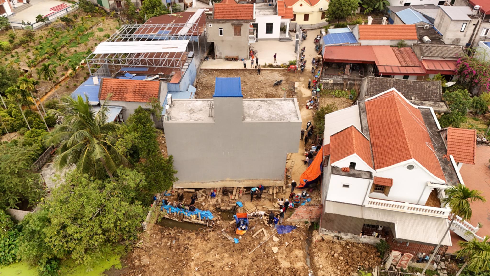 Ngôi nhà xây nhầm - Ảnh 1.