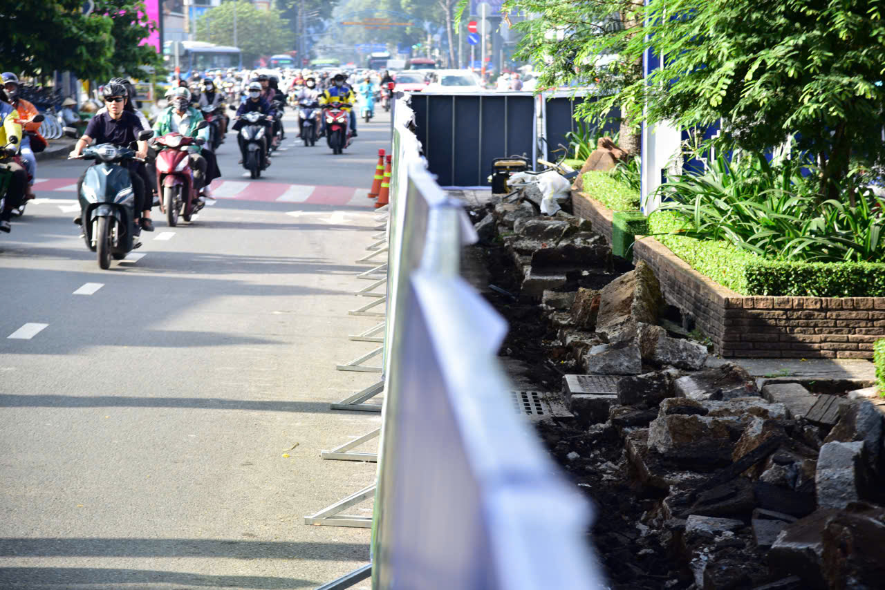 Khởi công 'làm đẹp' đường Lê Lợi, hầu hết nhà 'mặt tiền' đồng thuận - Ảnh 4.