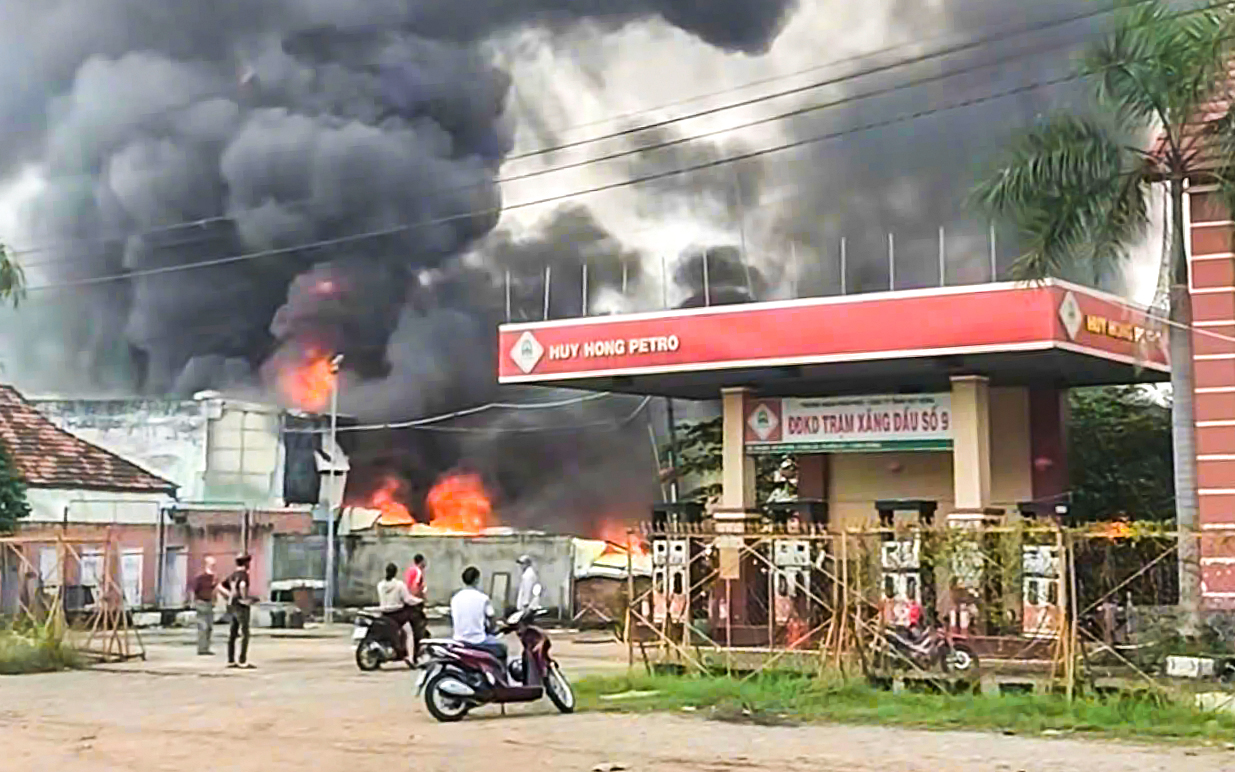 bốc cháy - Ảnh 1.