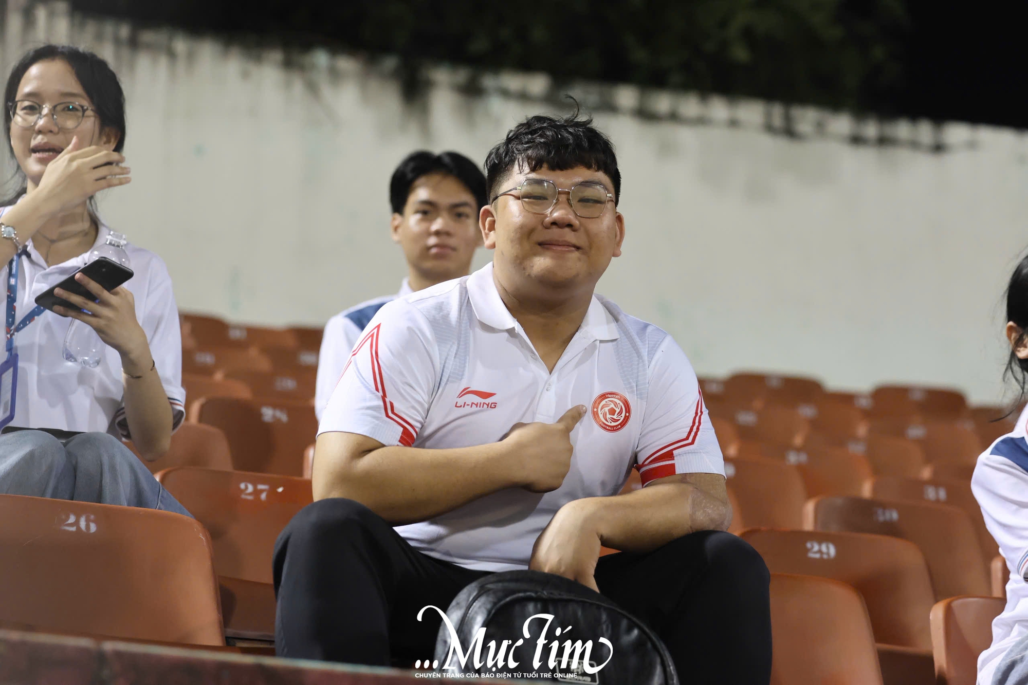 HLV Park Hang Seo 'tái xuất' sân cỏ, cùng dàn tuyển thủ Việt Nam lan tỏa yêu thương- Ảnh 10.