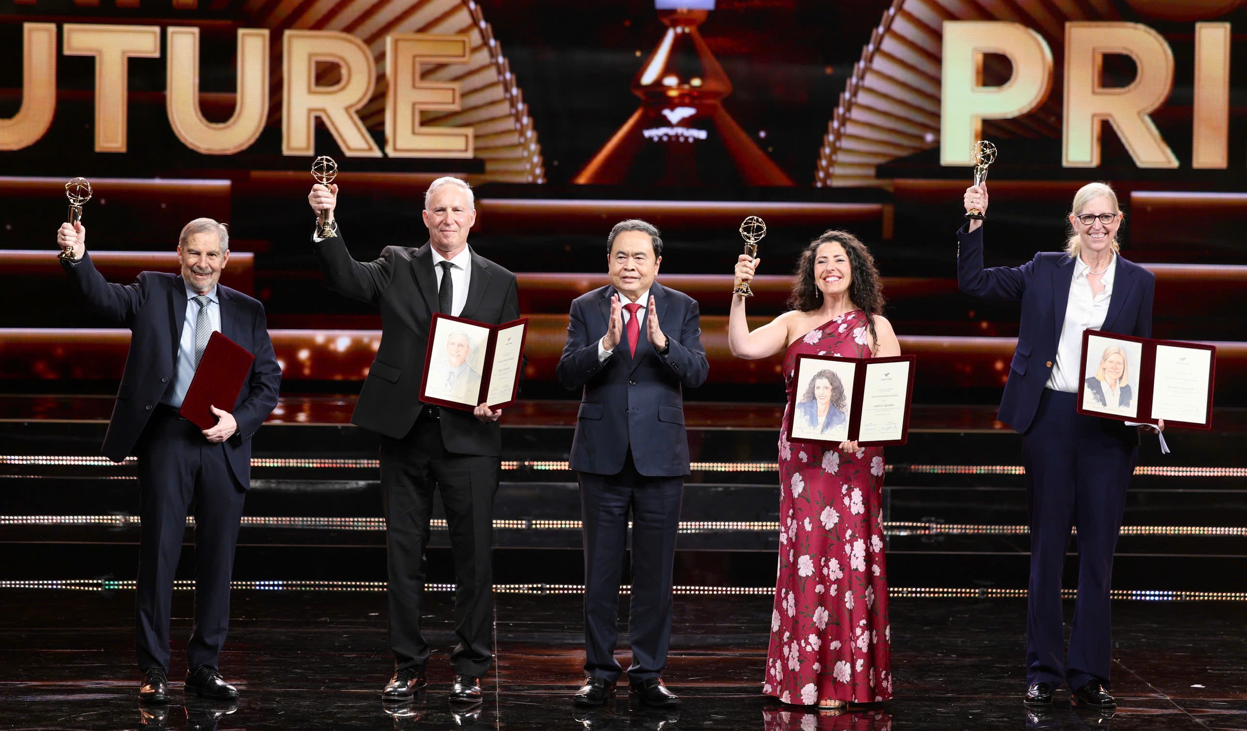 VinFuture 2025: Vinh danh các nhà khoa học nghiên cứu vắc xin ngừa ung thư - Ảnh 1. VinFuture 2025 - Ảnh 1.