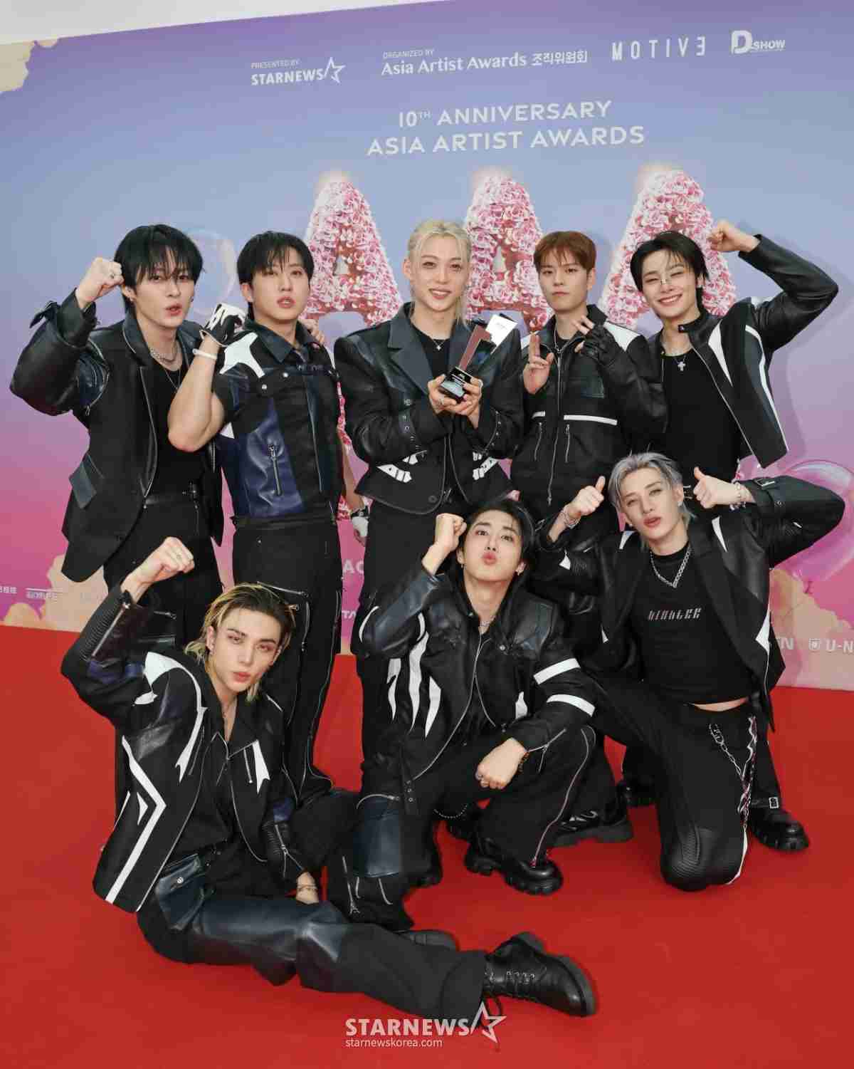 Stray Kids và IU dẫn đầu tại AAA 2025, Park Bo Gum thắng hai giải cặp đôi- Ảnh 1. Stray Kids và IU dẫn đầu tại AAA 2025, Park Bo Gum thắng hai giải cặp đôi- Ảnh 1.