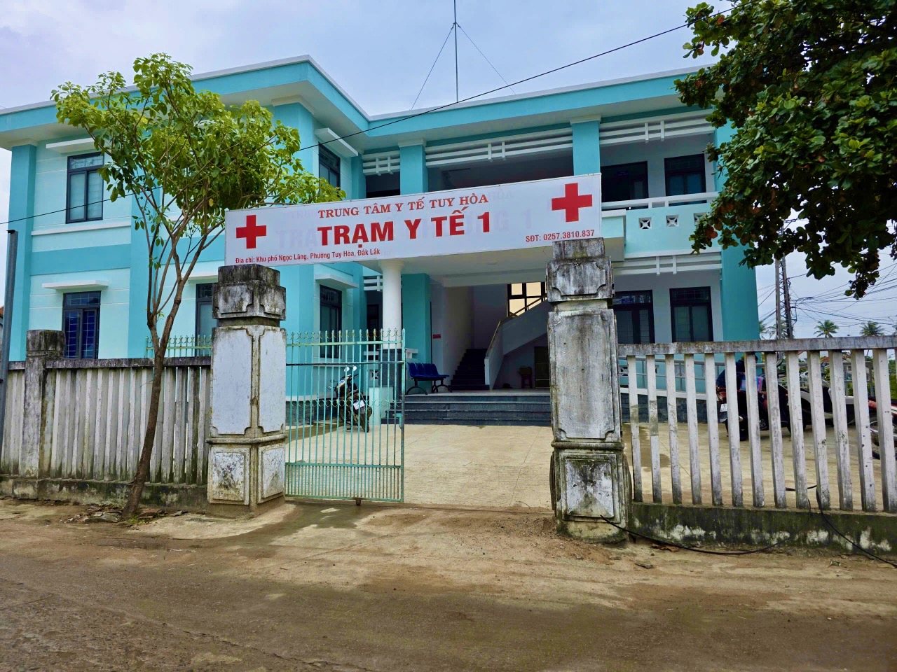 Vụ mẹ và trẻ sơ sinh 'bị đuổi' khi đến trạm y tế tránh lũ: Lãnh đạo Sở Y tế Đắk Lắk đến nhà xin lỗi - Ảnh 1.