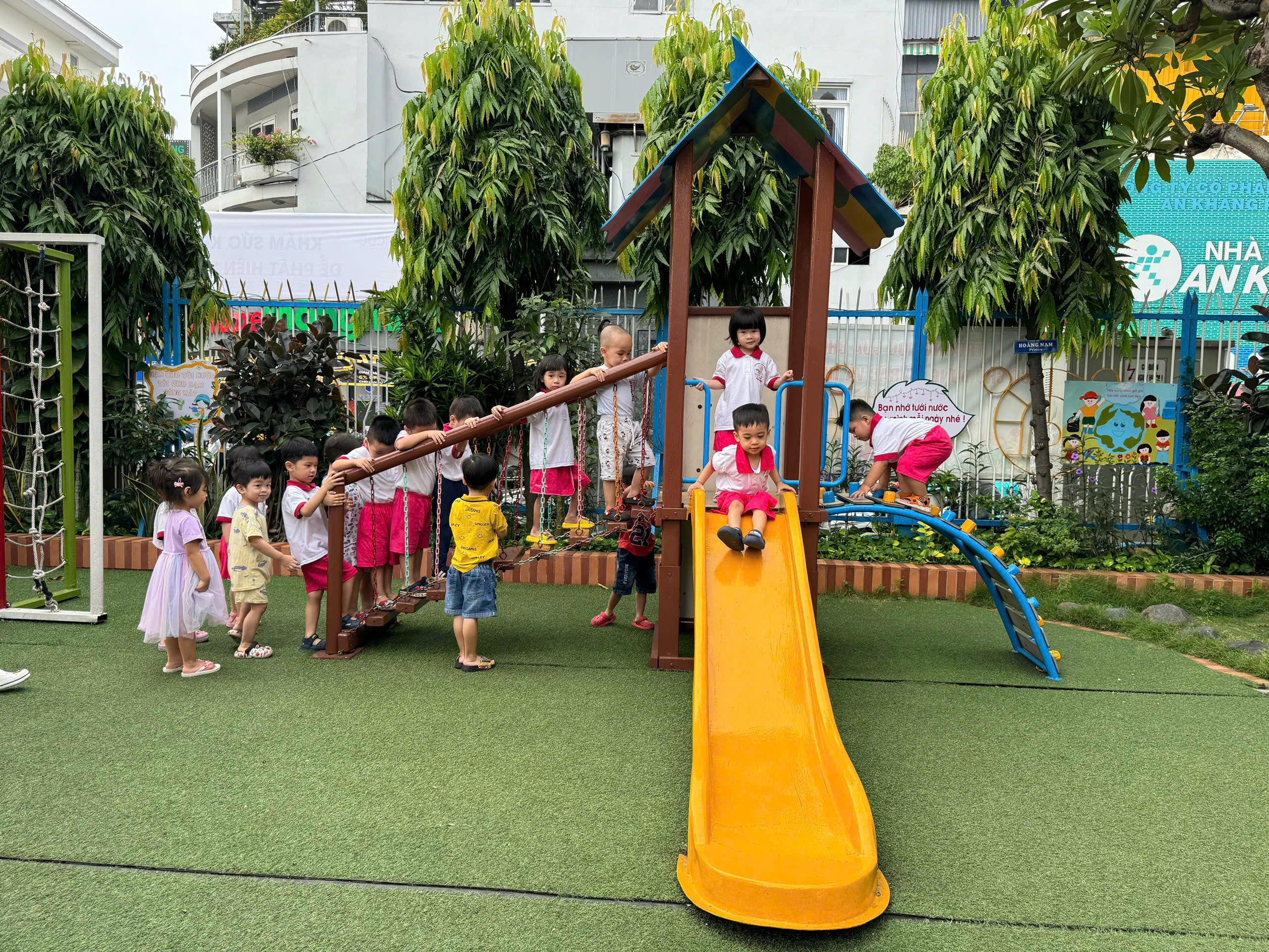 TP.HCM ưu tiên dùng trụ sở dôi dư mở thêm trường mầm non - Ảnh 1.