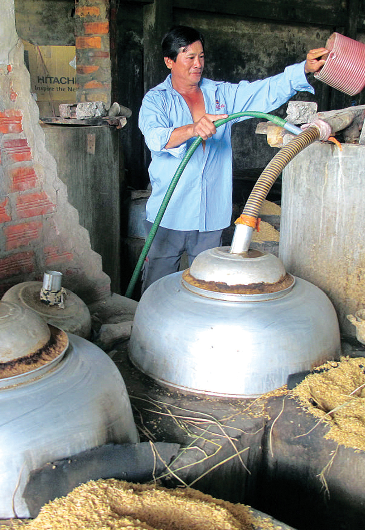 Nước mắm, cơm và rượu đế dưới góc nhìn ngoại quốc - Ảnh 13. Nước mắm, cơm và rượu đế dưới góc nhìn ngoại quốc - Ảnh 13.