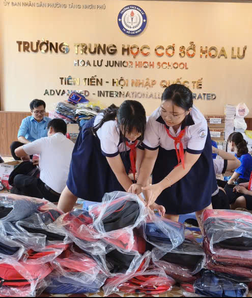 Thầy trò Trường THCS Hoa Lư gửi quà đến bạn bè Khánh Hòa- Ảnh 5. Thầy trò Trường THCS Hoa Lư gửi quà đến bạn bè Khánh Hòa- Ảnh 5.