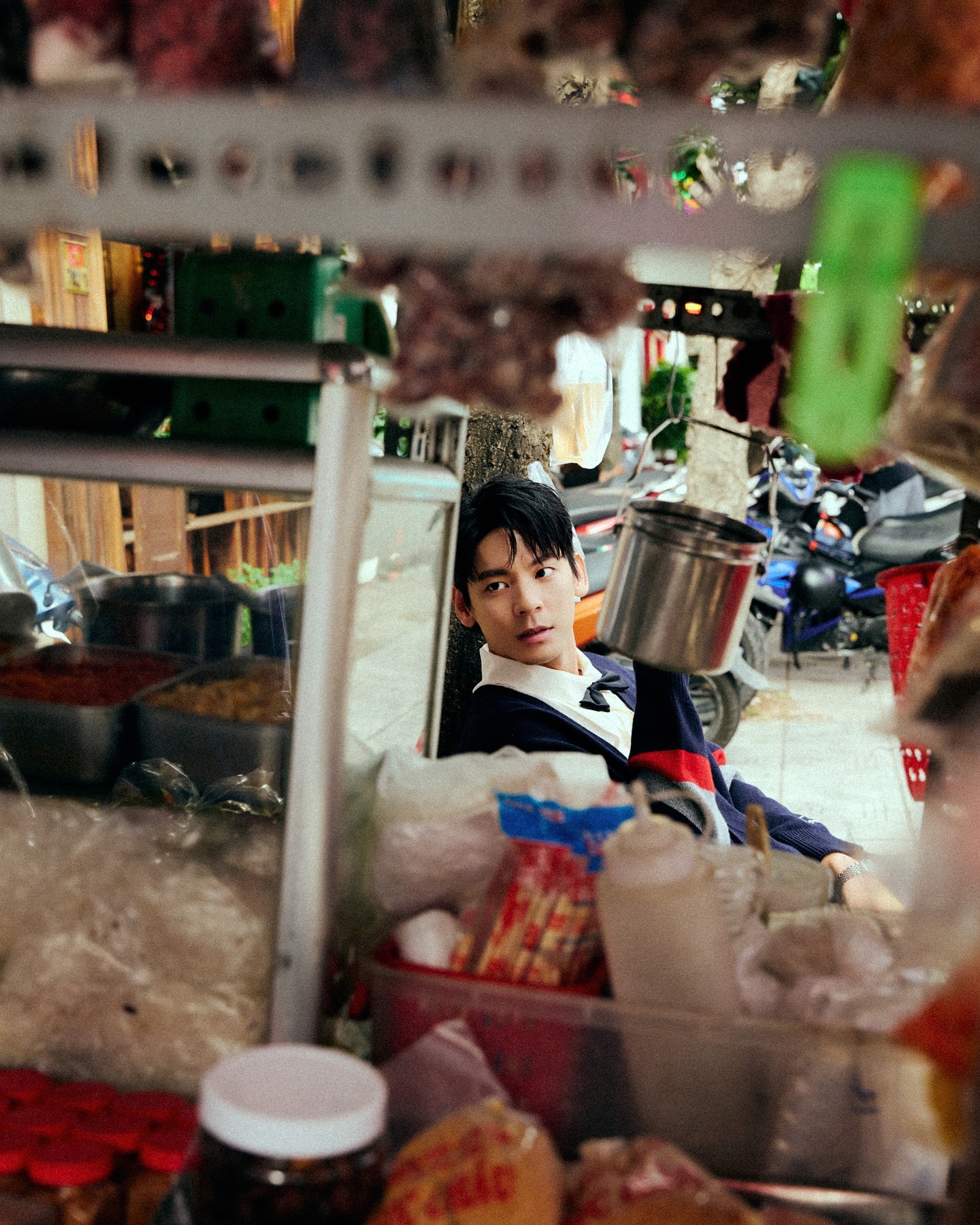 Mỹ nam Đài Loan ăn chè chợ Bến Thành, ngồi ở xe bánh tráng trông cũng tình - Ảnh 4. Lâm Bách Hoành - Ảnh 4.