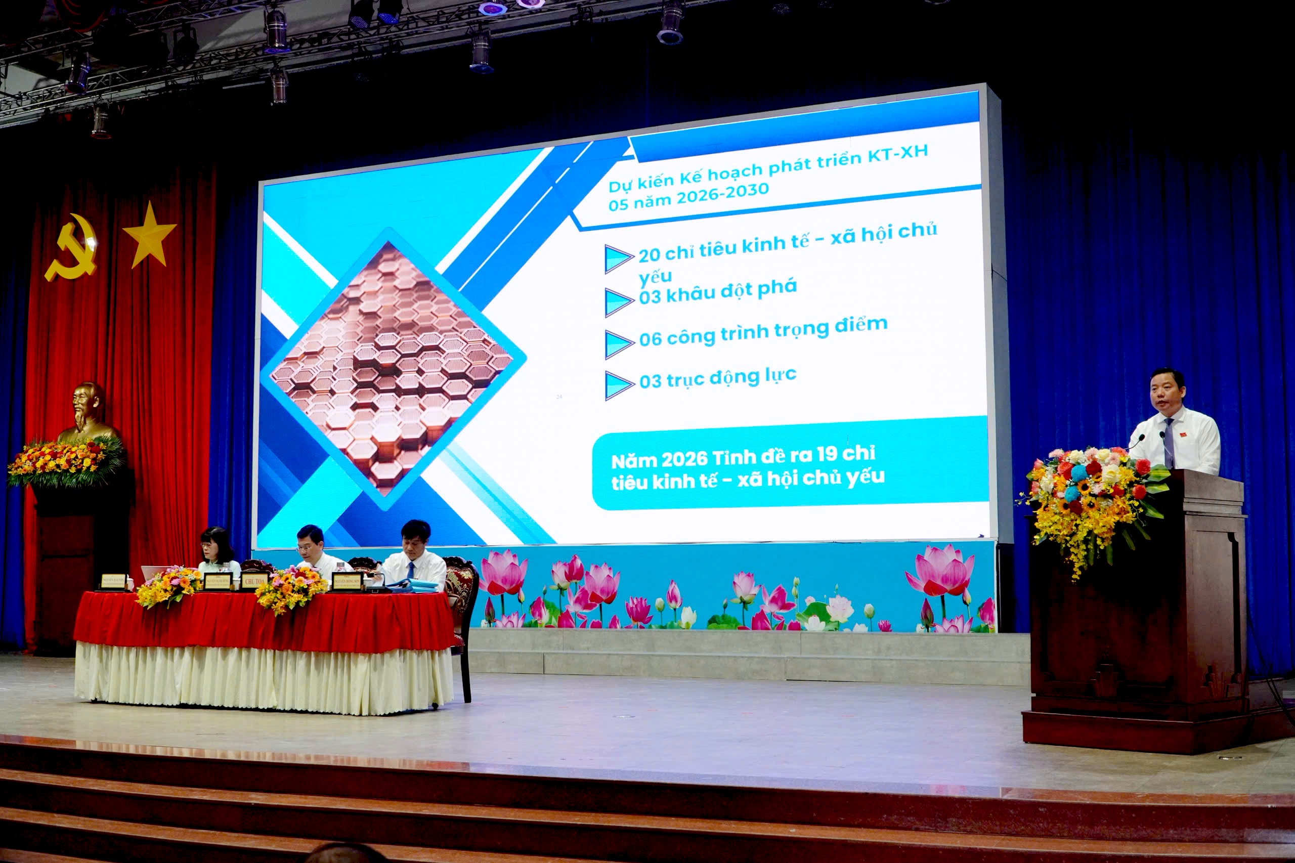 Tây Ninh đón 7 triệu khách trong năm 2025, doanh thu du lịch 4.400 tỉ, tăng hơn 40% - Ảnh 1.