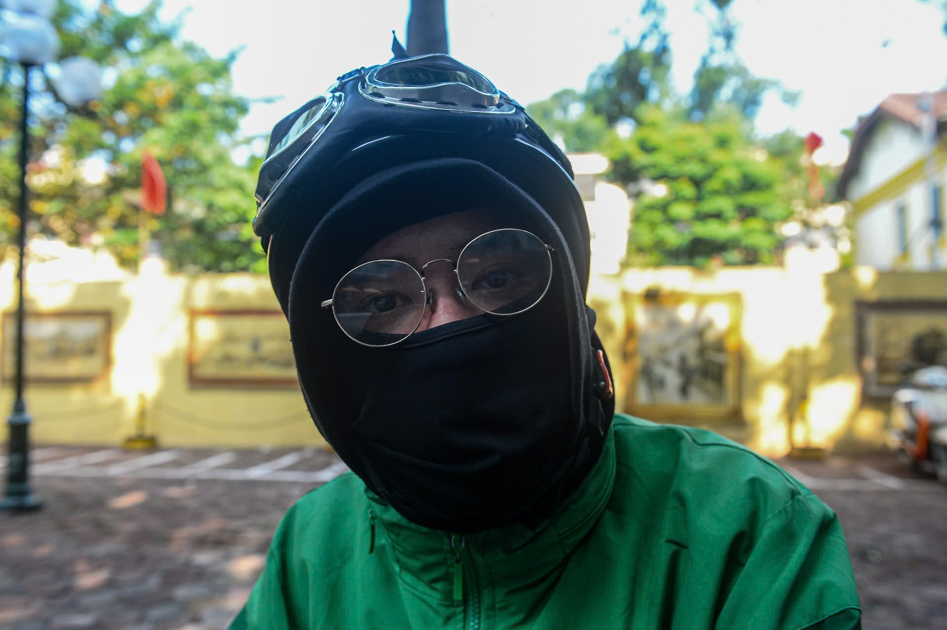 Breathing dust: Hanoi’s street workers face health risks amid smog - Ảnh 3.