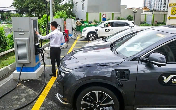 Lãnh đạo Sở Xây dựng Hà Nội: Xây trạm sạc xe điện không được theo mô hình độc quyền - Ảnh 2.