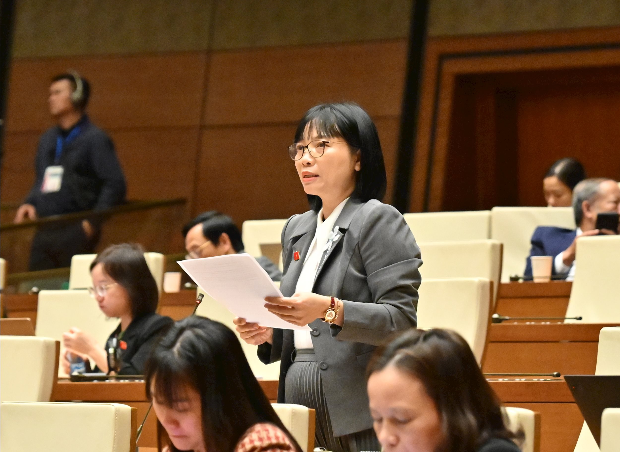 Đại biểu Quốc hội: Tăng cường công an cấp xã đủ mạnh tuần tra 'thức cho dân ngủ, gác cho dân vui' - Ảnh 3.