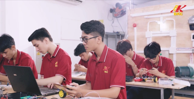 Khám phá gian tư vấn Trường cao đẳng Bách khoa Sài Gòn tại Ngày hội Tự tin vào lớp 10- Ảnh 2.