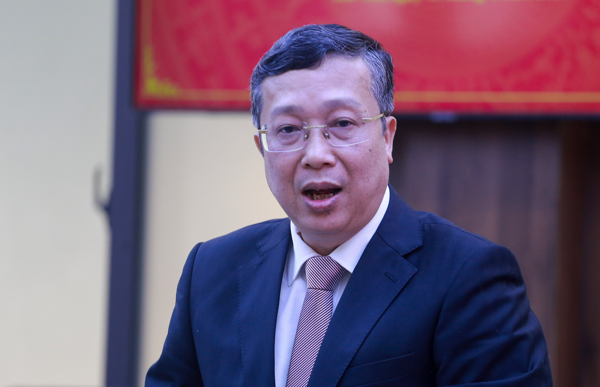 Ban Bí thư khai trừ Đảng thứ trưởng Bộ Nông nghiệp Môi trường Hoàng Trung và 4 cán bộ - Ảnh 1.