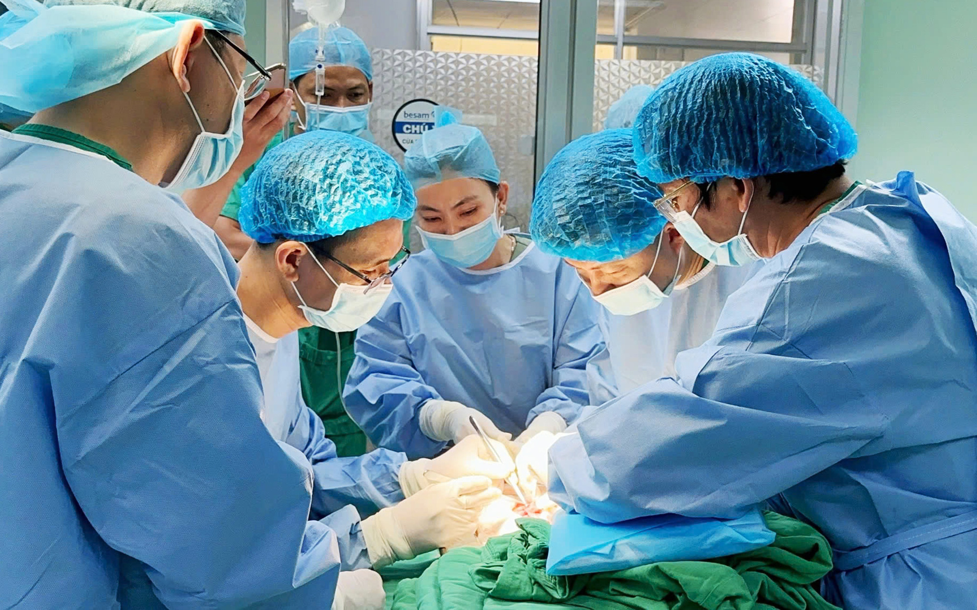 bệnh viện - Ảnh 1.